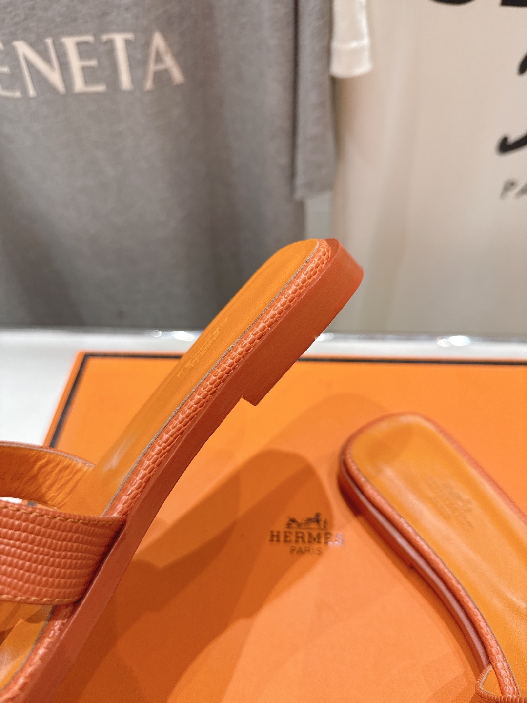 高版本出厂
  HERMES*✈️爱马仕H家2025ss最新升级版经典H拖鞋
🇮🇹度假旅游必备神器#由爱