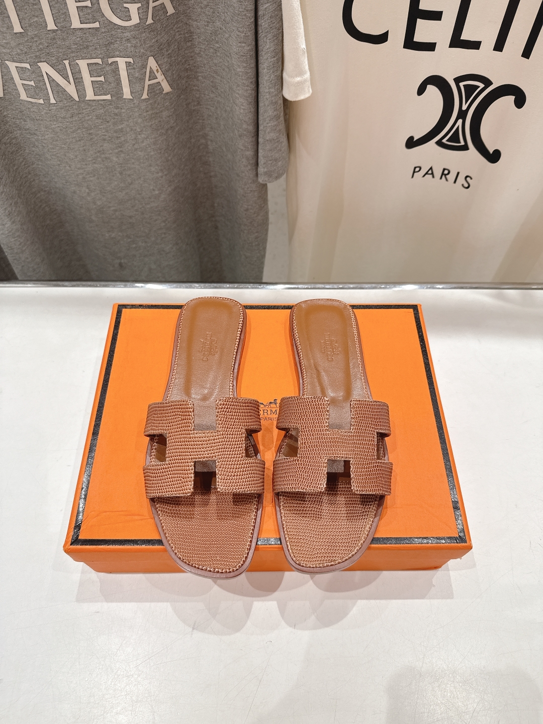 高版本出厂
  HERMES*✈️爱马仕H家2025ss最新升级版经典H拖鞋
🇮🇹度假旅游必备神器#由爱