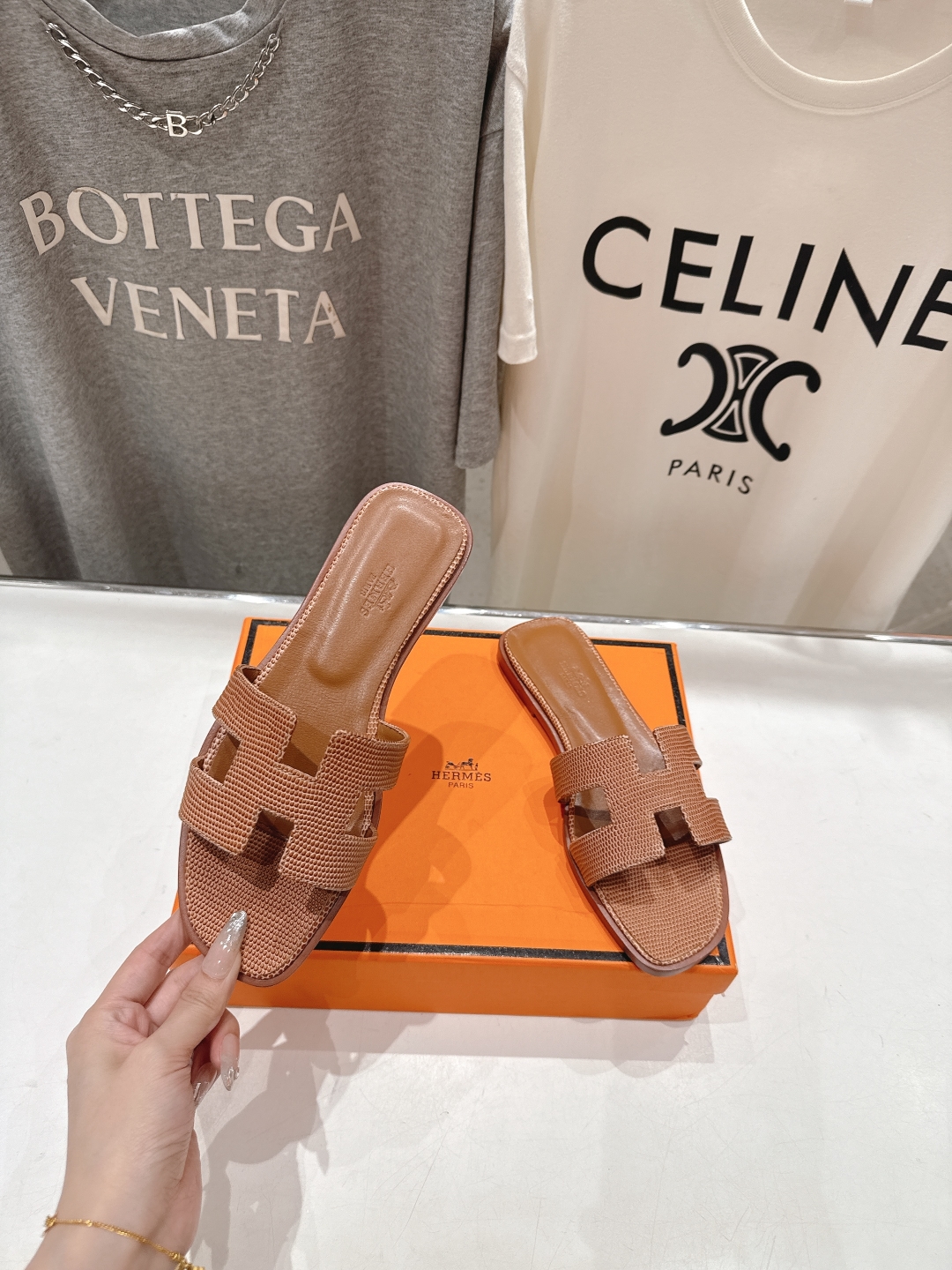 高版本出厂
  HERMES*✈️爱马仕H家2025ss最新升级版经典H拖鞋
🇮🇹度假旅游必备神器#由爱
