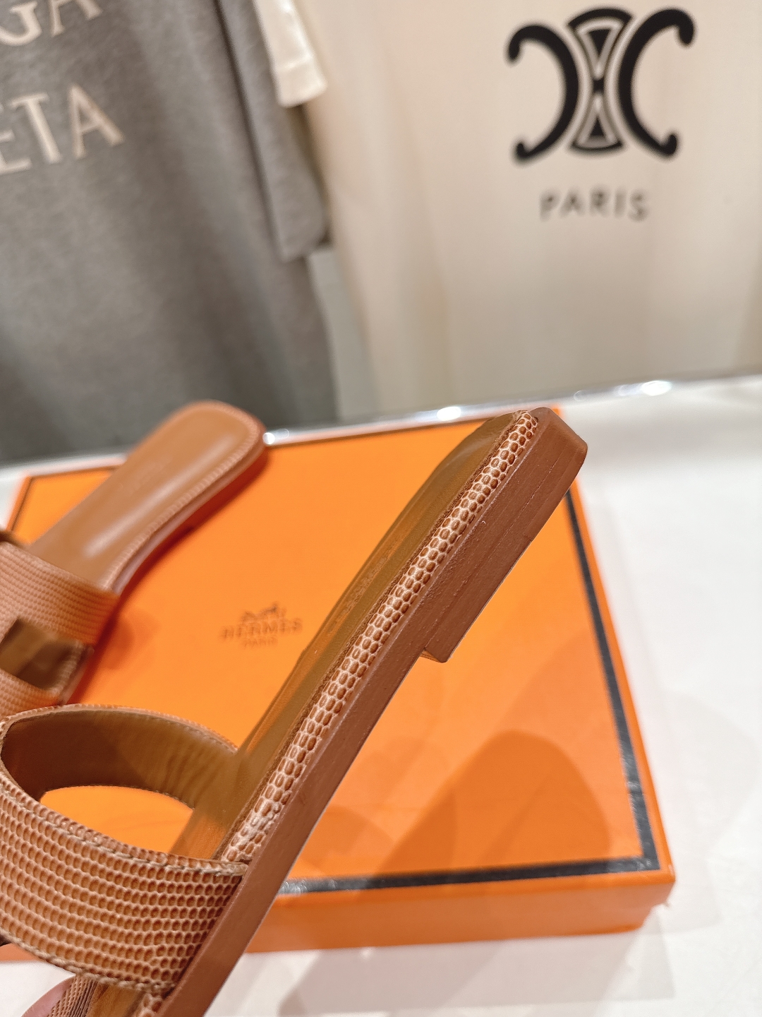 高版本出厂
  HERMES*✈️爱马仕H家2025ss最新升级版经典H拖鞋
🇮🇹度假旅游必备神器#由爱