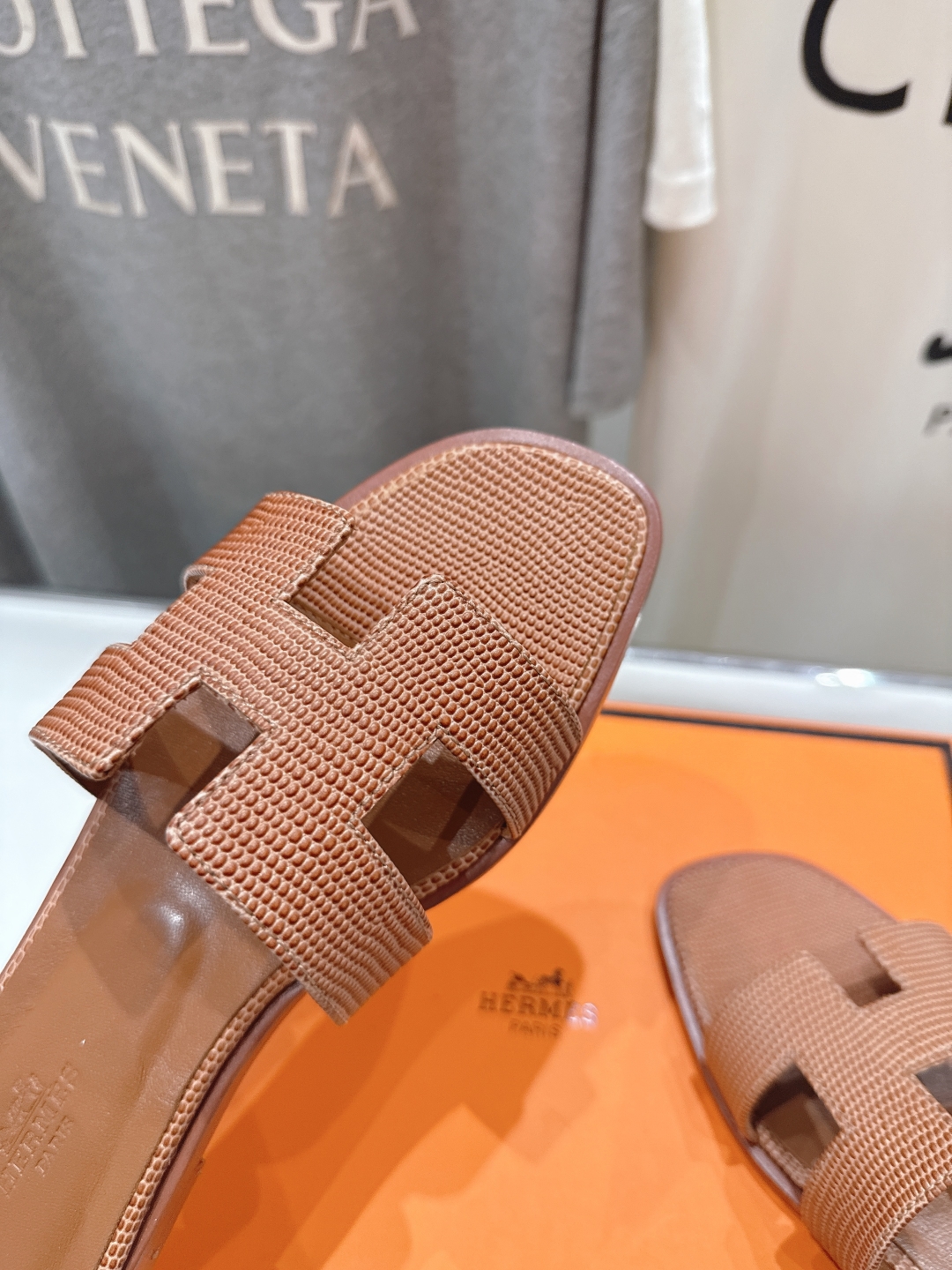 高版本出厂
  HERMES*✈️爱马仕H家2025ss最新升级版经典H拖鞋
🇮🇹度假旅游必备神器#由爱