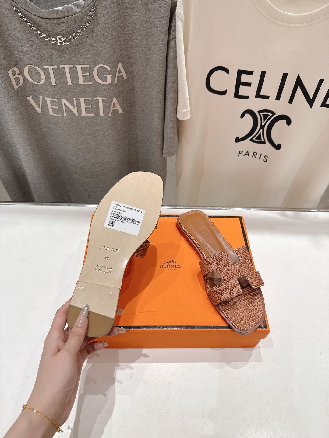 高版本出厂
  HERMES*✈️爱马仕H家2025ss最新升级版经典H拖鞋
🇮🇹度假旅游必备神器#由爱