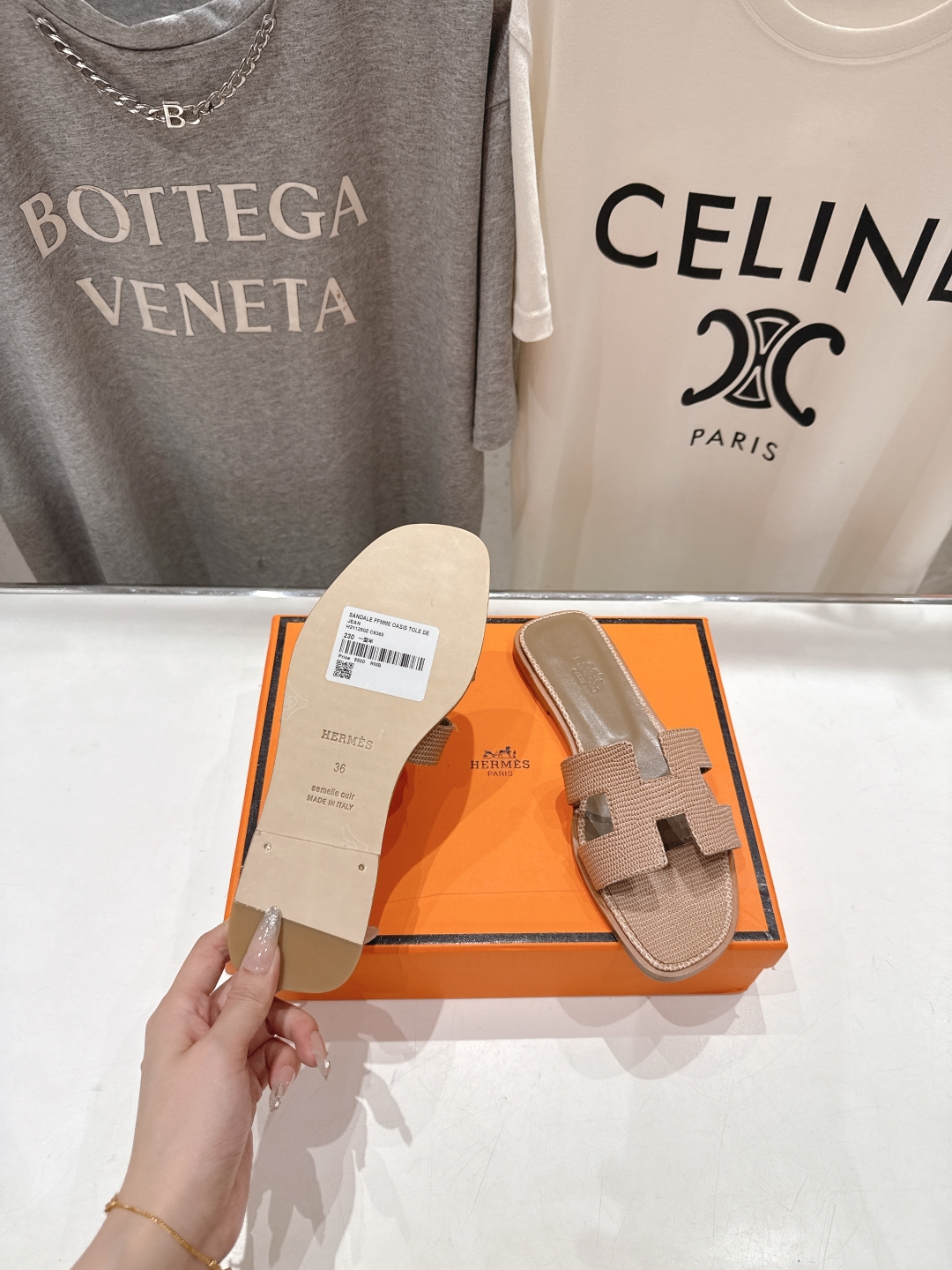 高版本出厂
  HERMES*✈️爱马仕H家2025ss最新升级版经典H拖鞋
🇮🇹度假旅游必备神器#由爱