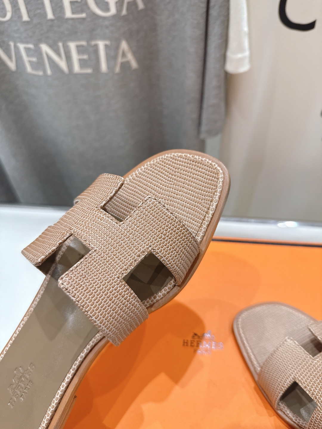 高版本出厂
  HERMES*✈️爱马仕H家2025ss最新升级版经典H拖鞋
🇮🇹度假旅游必备神器#由爱
