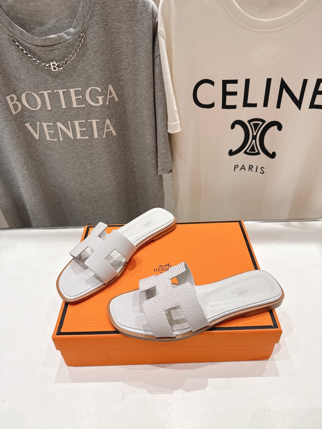 高版本出厂
  HERMES*✈️爱马仕H家2025ss最新升级版经典H拖鞋
🇮🇹度假旅游必备神器#由爱