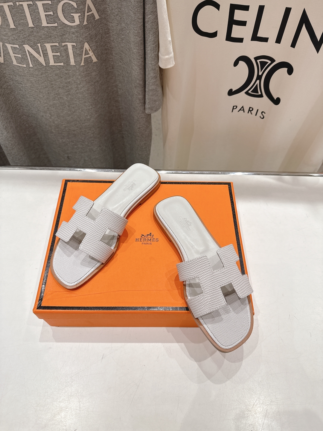 高版本出厂
  HERMES*✈️爱马仕H家2025ss最新升级版经典H拖鞋
🇮🇹度假旅游必备神器#由爱