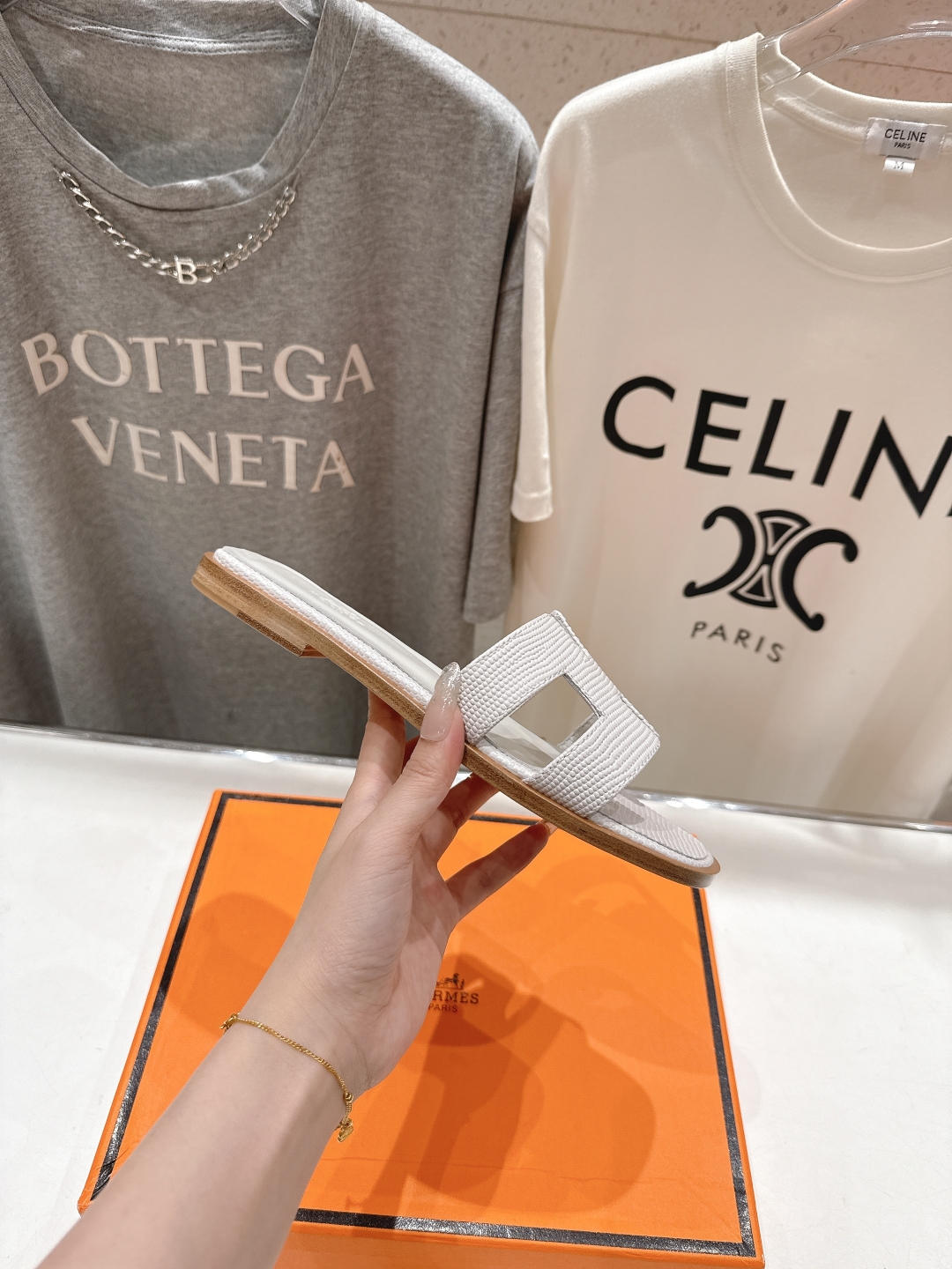 高版本出厂
  HERMES*✈️爱马仕H家2025ss最新升级版经典H拖鞋
🇮🇹度假旅游必备神器#由爱