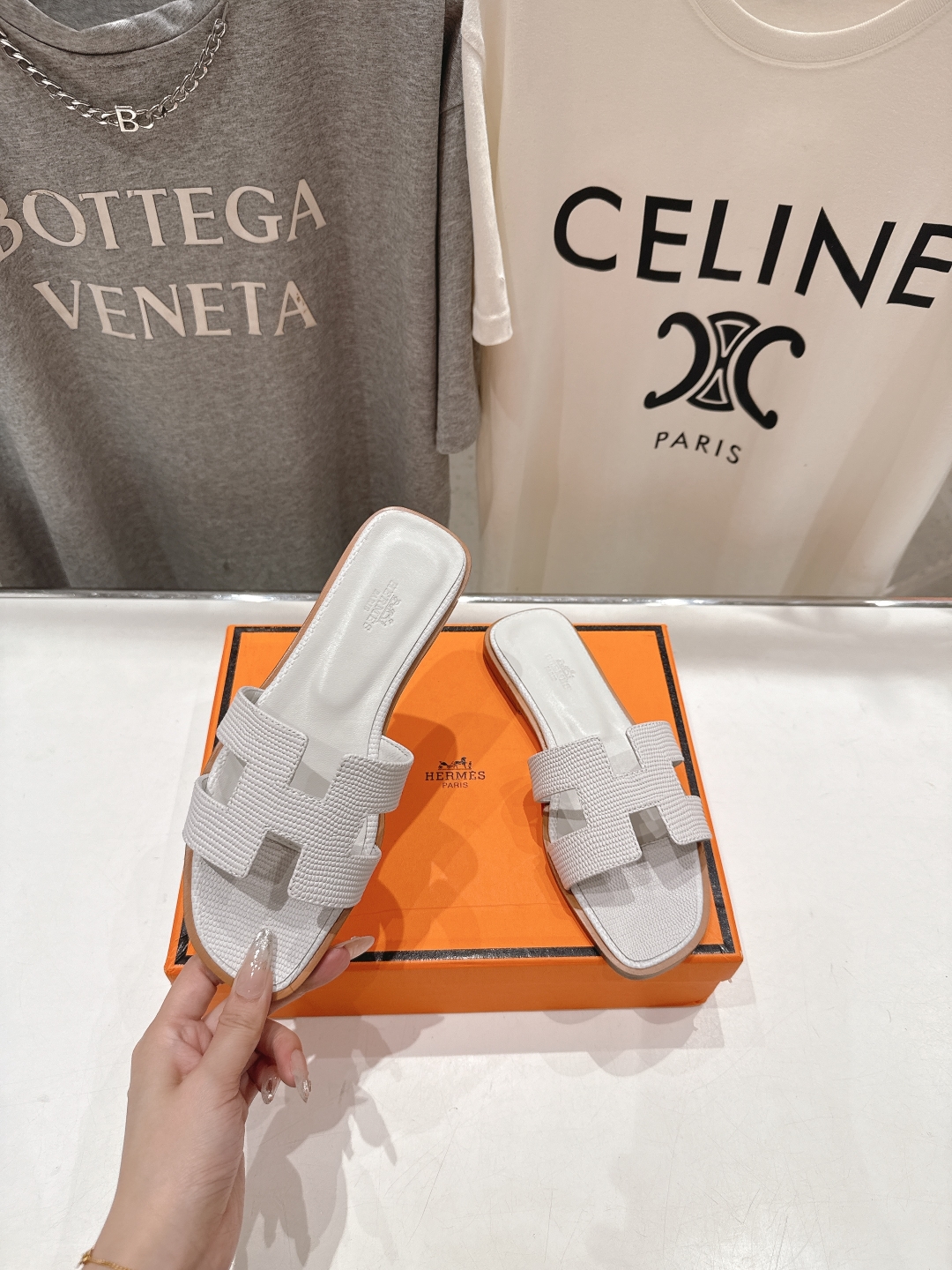高版本出厂
  HERMES*✈️爱马仕H家2025ss最新升级版经典H拖鞋
🇮🇹度假旅游必备神器#由爱