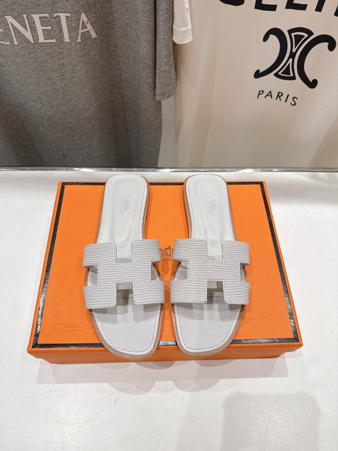 高版本出厂
  HERMES*✈️爱马仕H家2025ss最新升级版经典H拖鞋
🇮🇹度假旅游必备神器#由爱