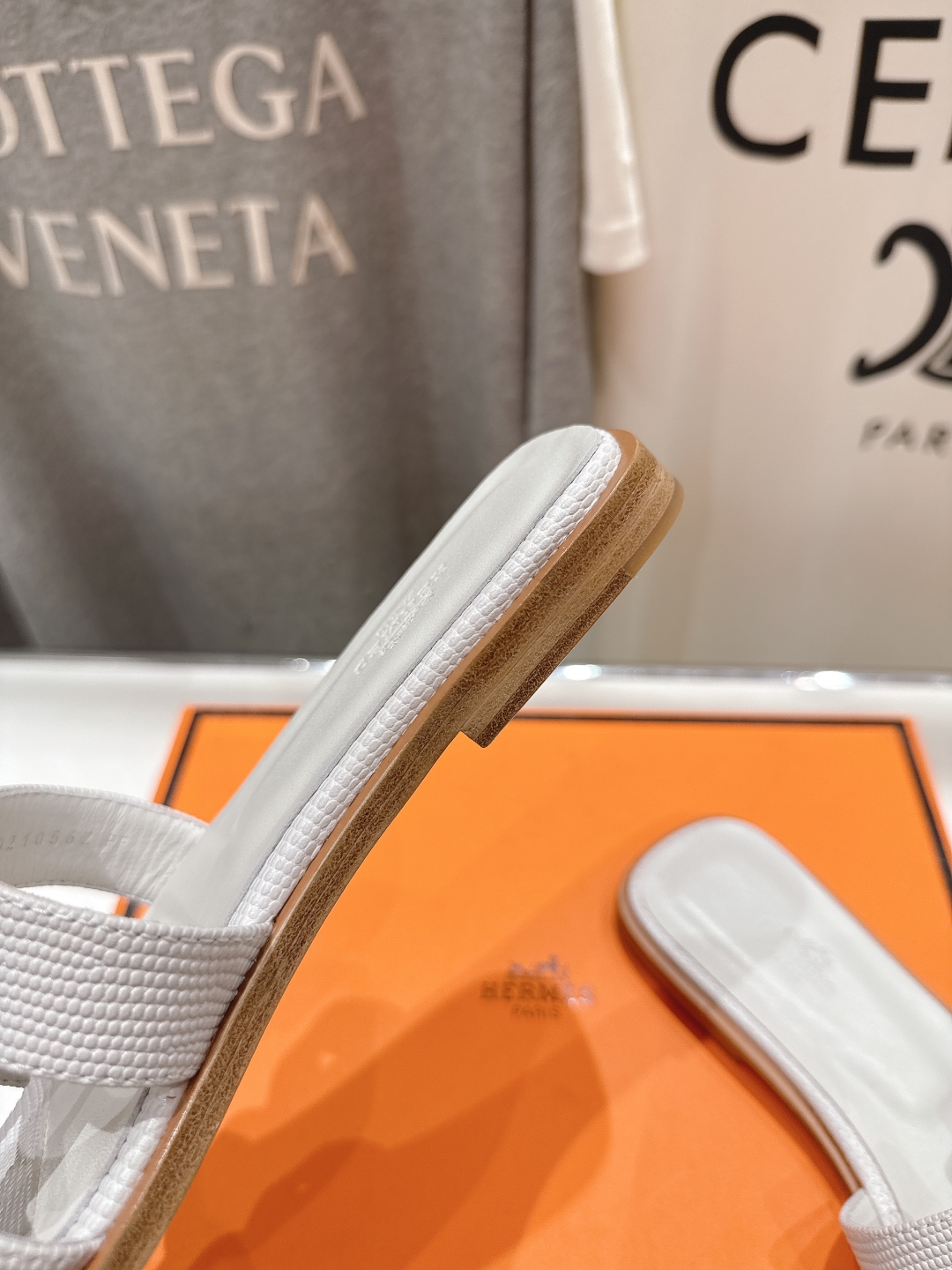 高版本出厂
  HERMES*✈️爱马仕H家2025ss最新升级版经典H拖鞋
🇮🇹度假旅游必备神器#由爱