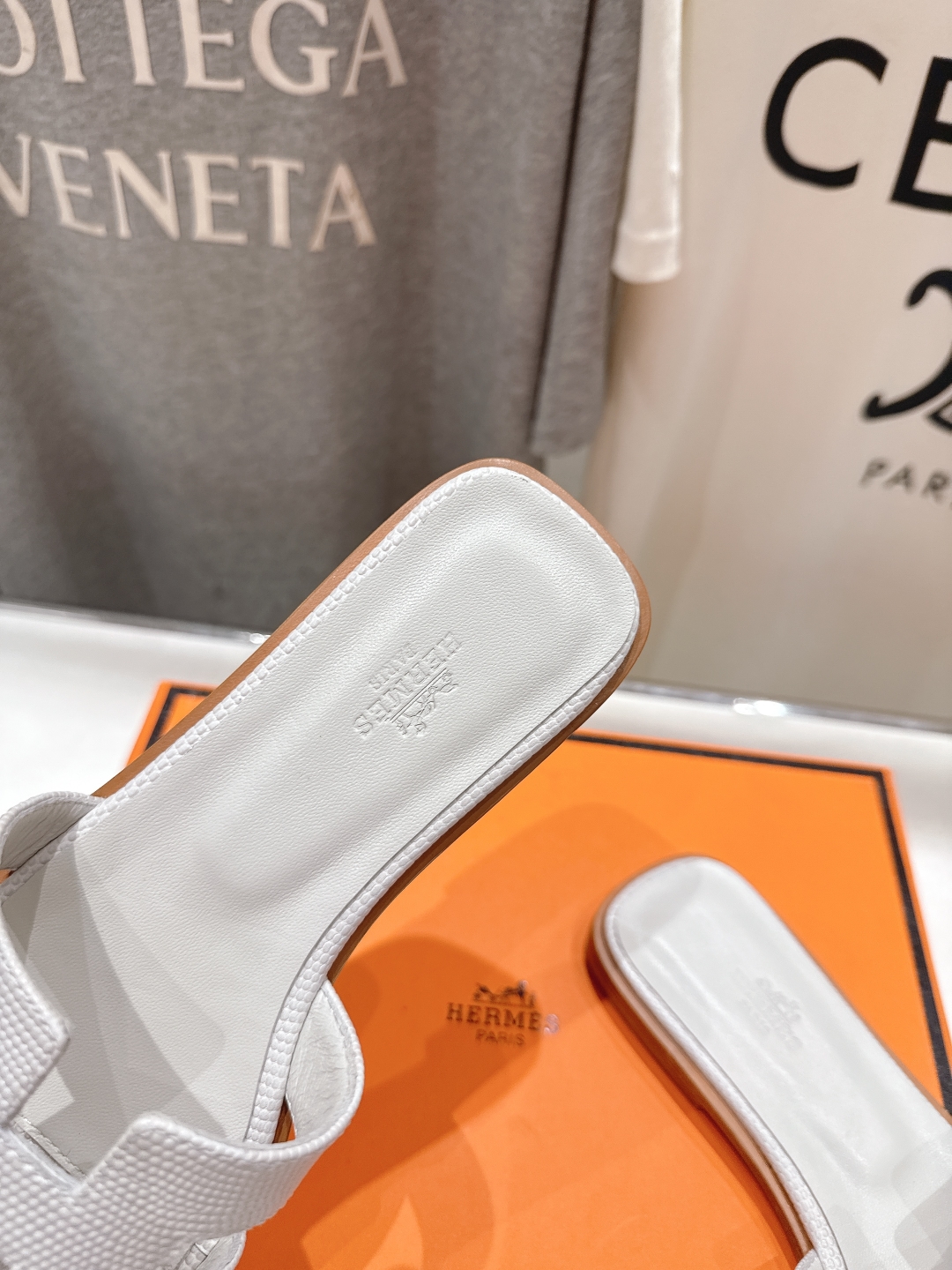 高版本出厂
  HERMES*✈️爱马仕H家2025ss最新升级版经典H拖鞋
🇮🇹度假旅游必备神器#由爱