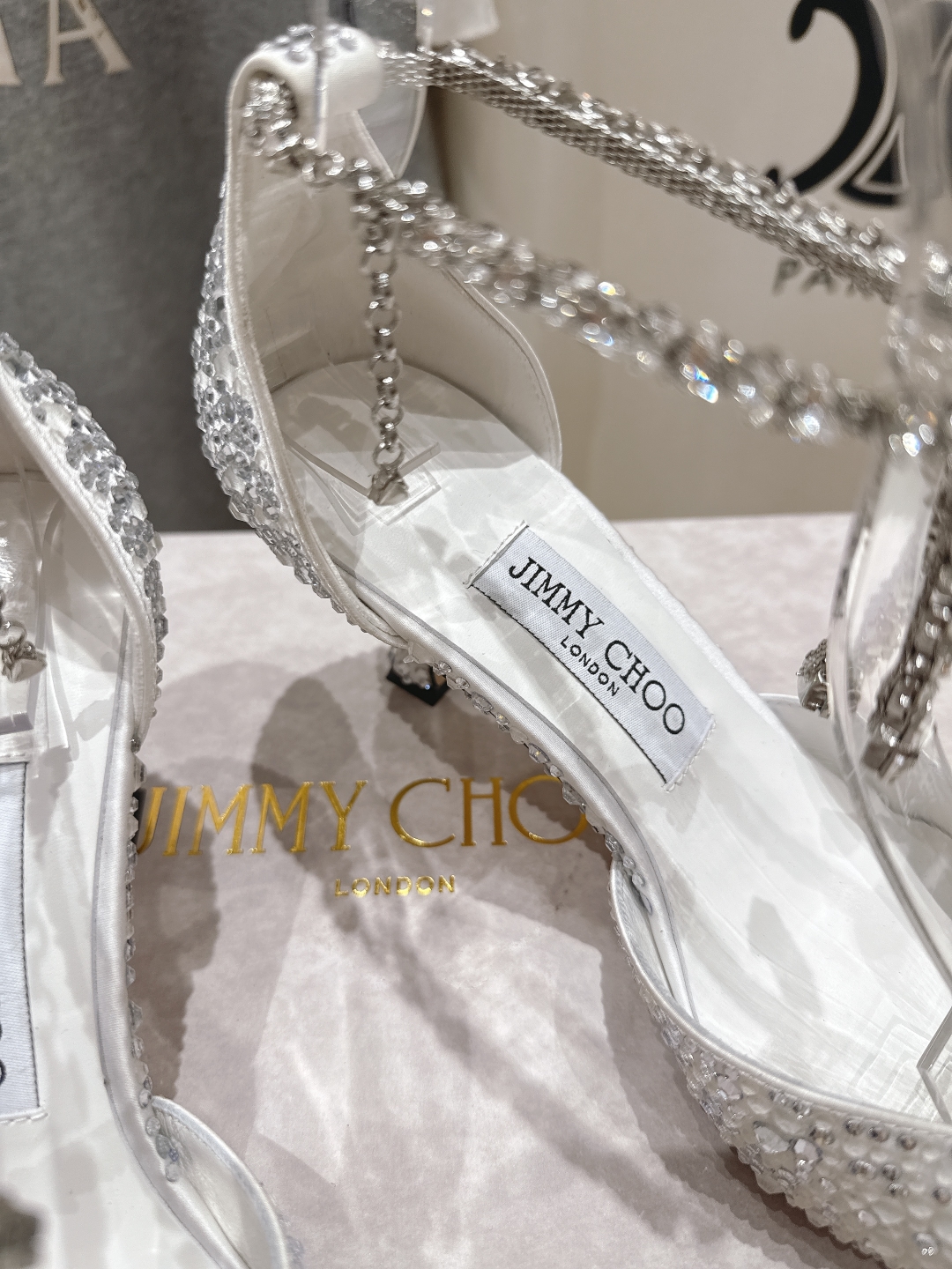 高版本出厂
  JIMMY CHOO*｜JC/吉米周2025ss春夏新款简约尖头链条烫钻高跟鞋单鞋

原