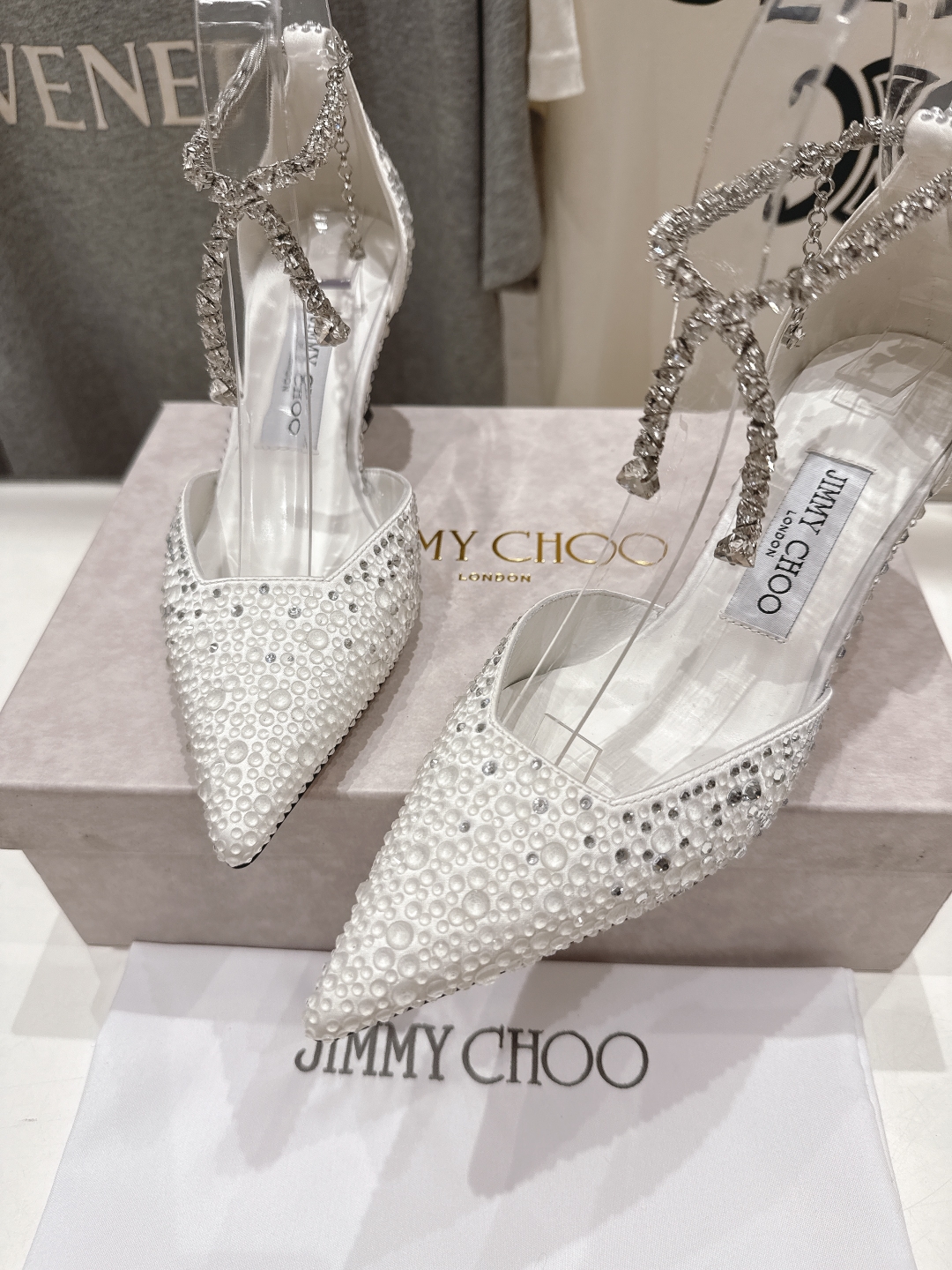 高版本出厂
  JIMMY CHOO*｜JC/吉米周2025ss春夏新款简约尖头链条烫钻高跟鞋单鞋

原