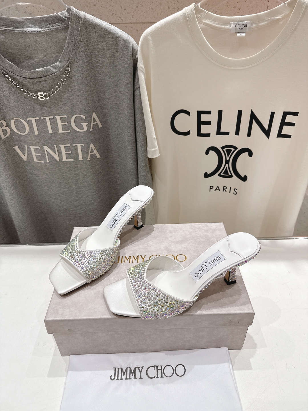 高版本出厂
  JIMMY CHOO*｜JC/吉米周2025ss春夏新款简约烫钻高跟鞋拖鞋

原版套楦，