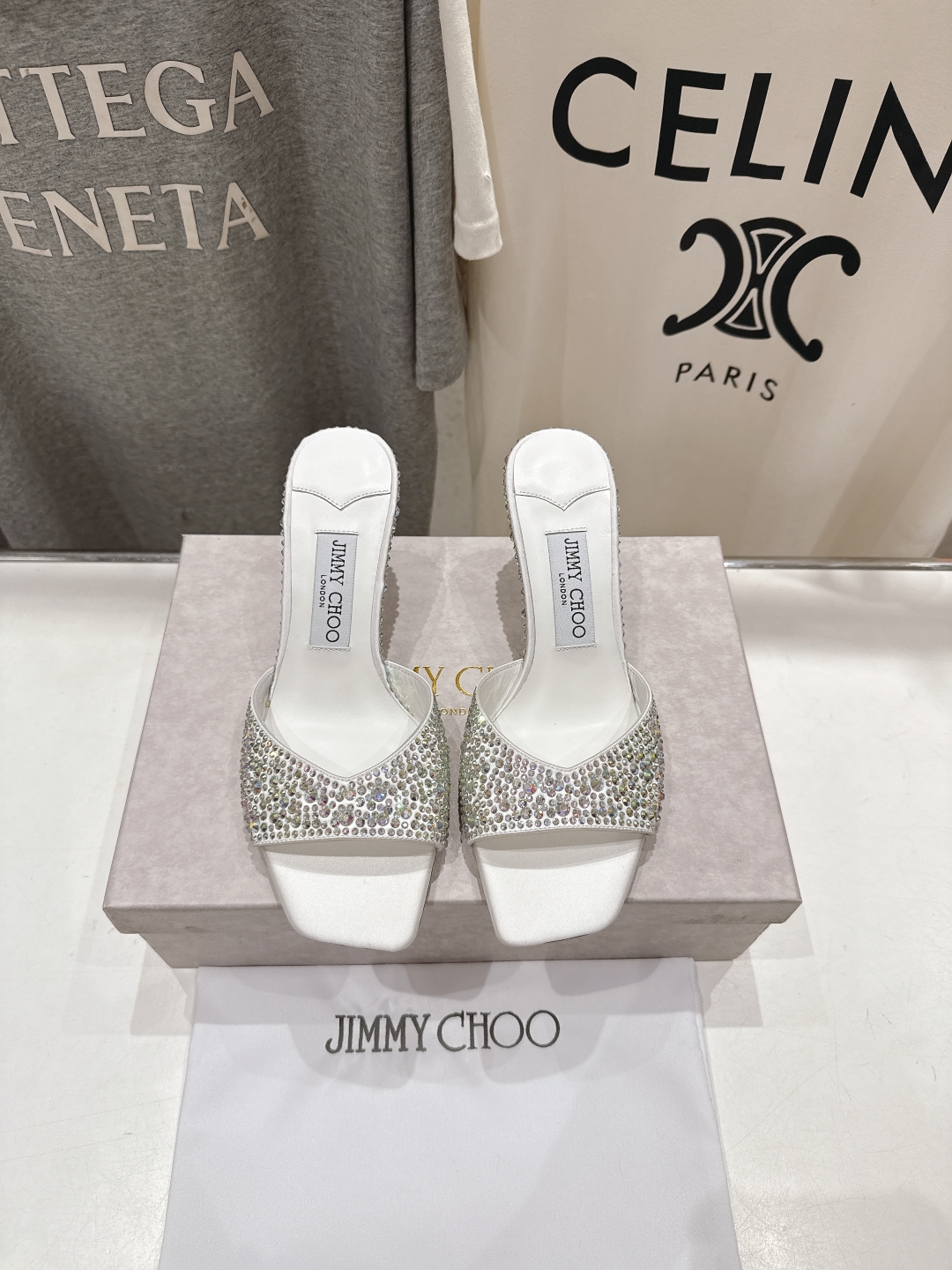 高版本出厂
  JIMMY CHOO*｜JC/吉米周2025ss春夏新款简约烫钻高跟鞋拖鞋

原版套楦，