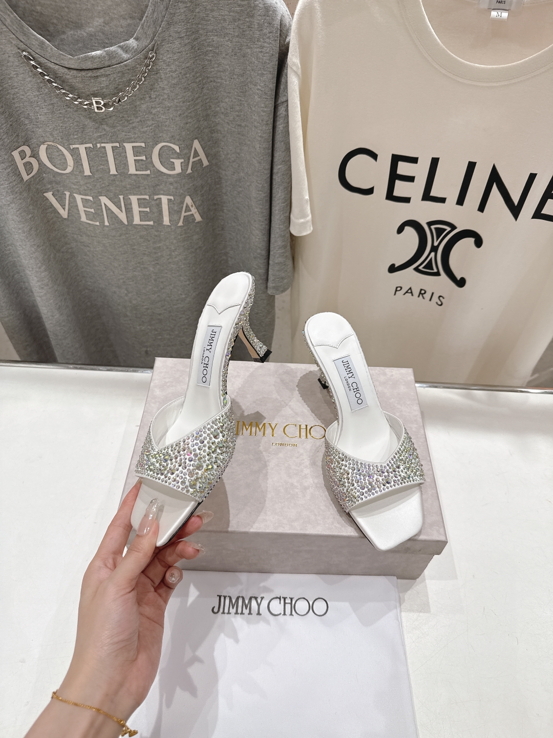 高版本出厂
  JIMMY CHOO*｜JC/吉米周2025ss春夏新款简约烫钻高跟鞋拖鞋

原版套楦，