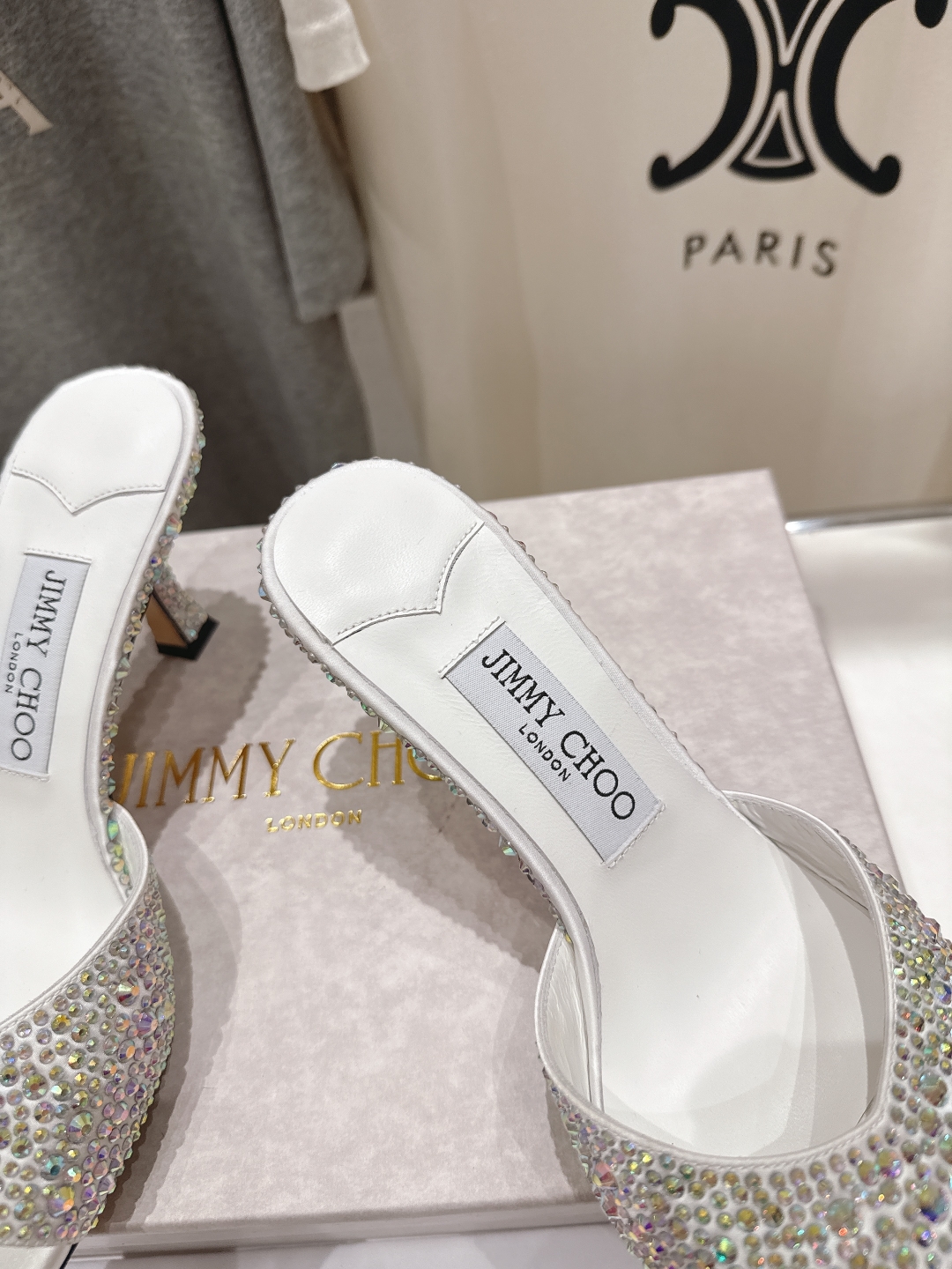 高版本出厂
  JIMMY CHOO*｜JC/吉米周2025ss春夏新款简约烫钻高跟鞋拖鞋

原版套楦，