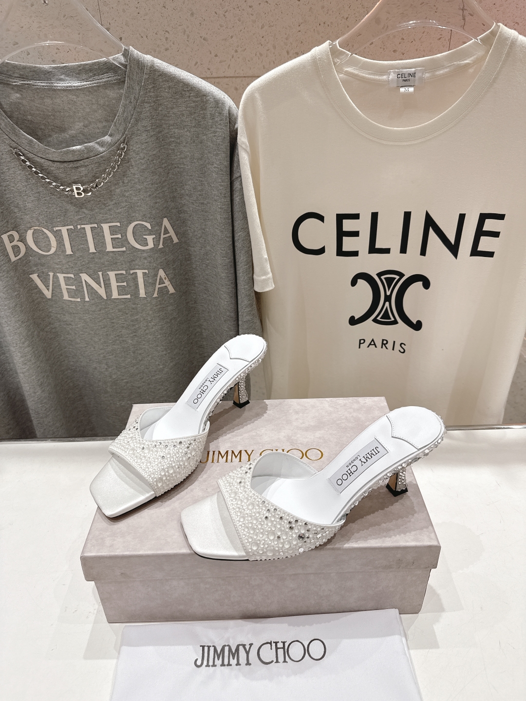 高版本出厂
  JIMMY CHOO*｜JC/吉米周2025ss春夏新款简约烫钻高跟鞋拖鞋

原版套楦，
