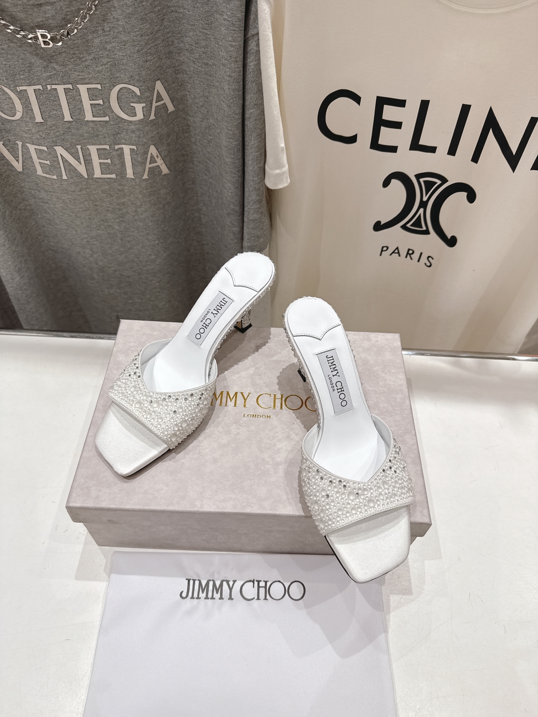高版本出厂
  JIMMY CHOO*｜JC/吉米周2025ss春夏新款简约烫钻高跟鞋拖鞋

原版套楦，