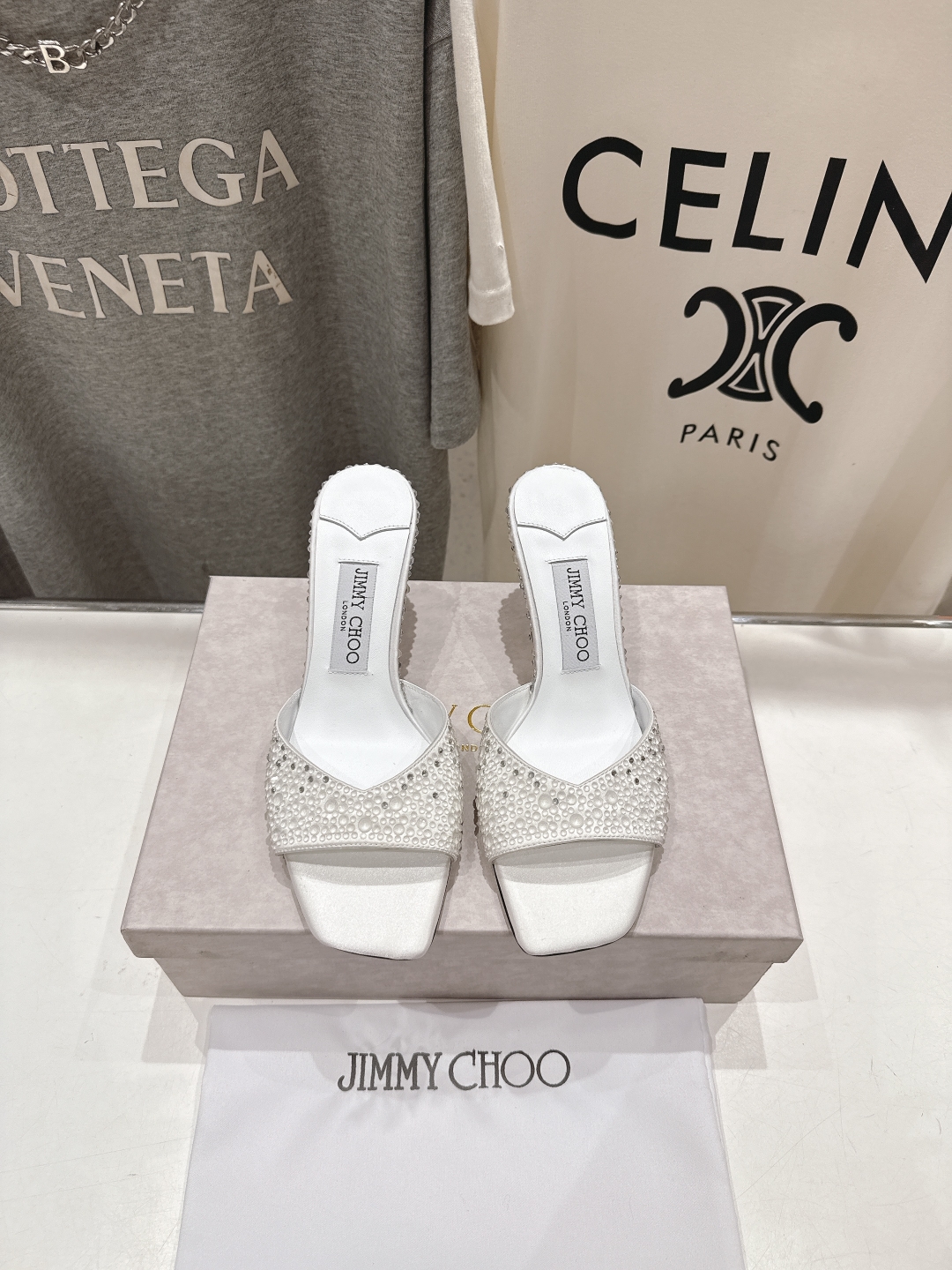 高版本出厂
  JIMMY CHOO*｜JC/吉米周2025ss春夏新款简约烫钻高跟鞋拖鞋

原版套楦，