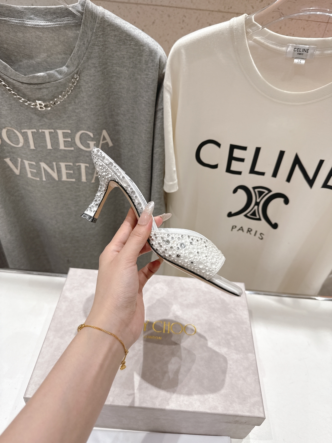 高版本出厂
  JIMMY CHOO*｜JC/吉米周2025ss春夏新款简约烫钻高跟鞋拖鞋

原版套楦，