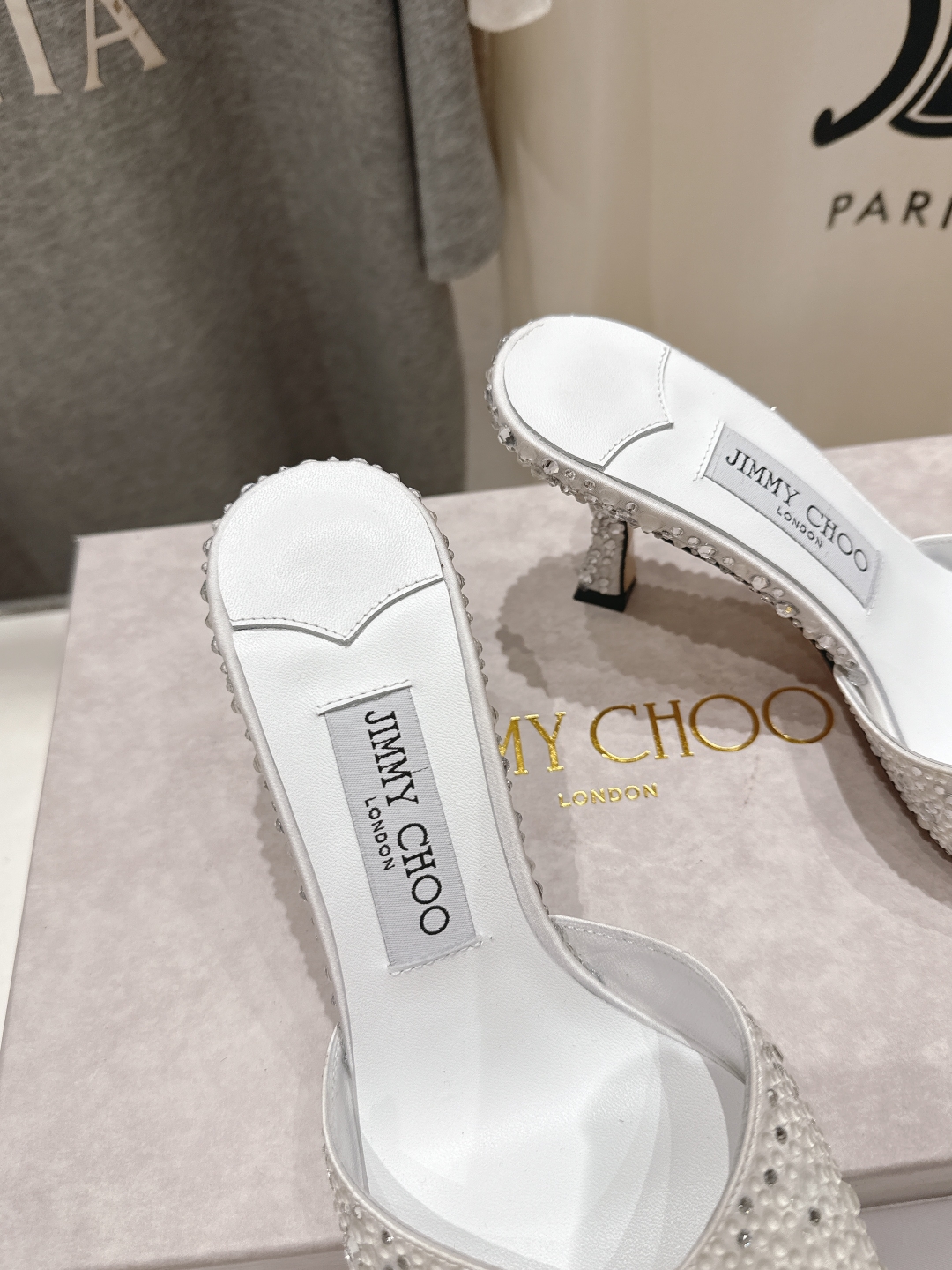 高版本出厂
  JIMMY CHOO*｜JC/吉米周2025ss春夏新款简约烫钻高跟鞋拖鞋

原版套楦，