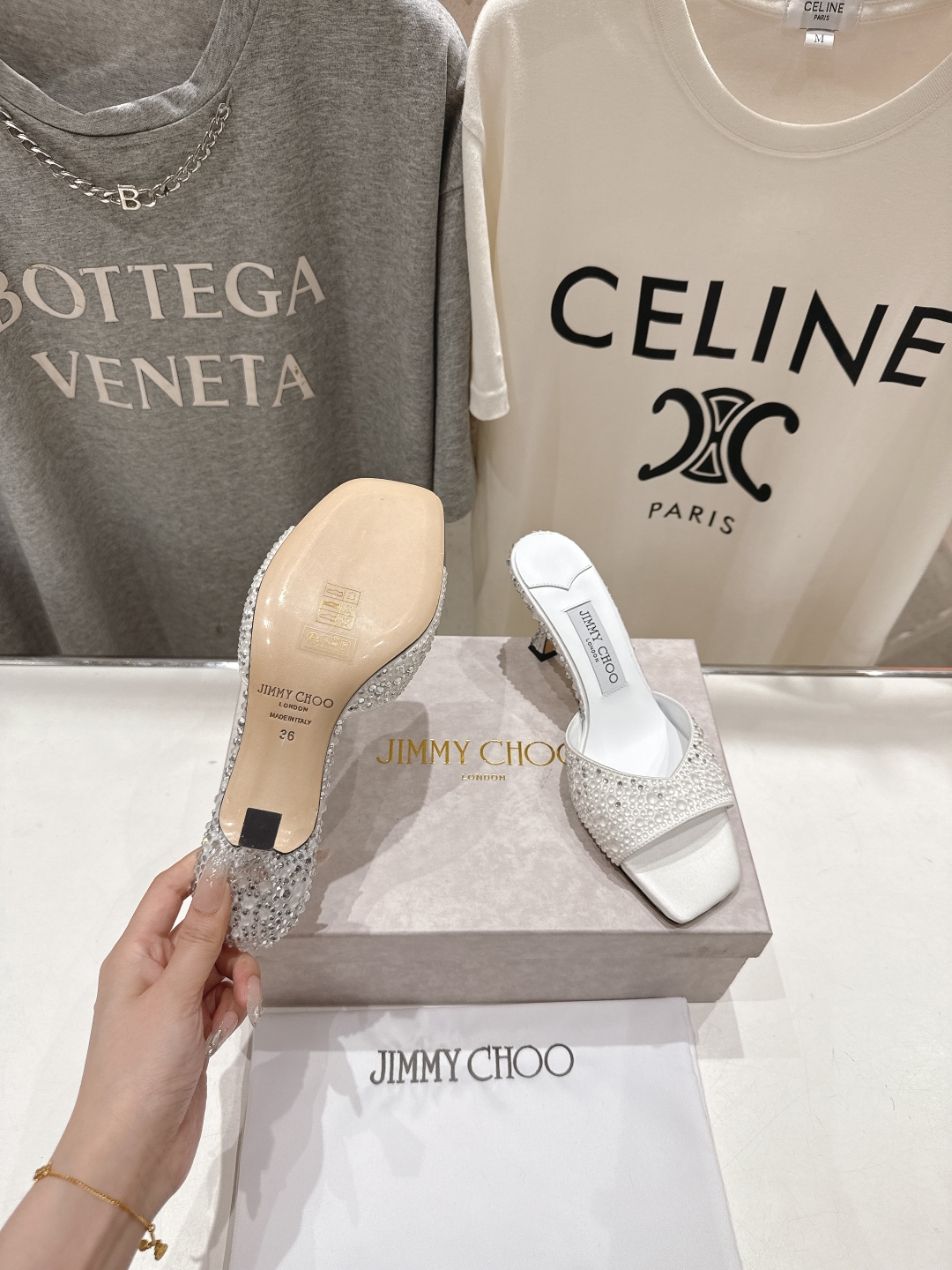 高版本出厂
  JIMMY CHOO*｜JC/吉米周2025ss春夏新款简约烫钻高跟鞋拖鞋

原版套楦，