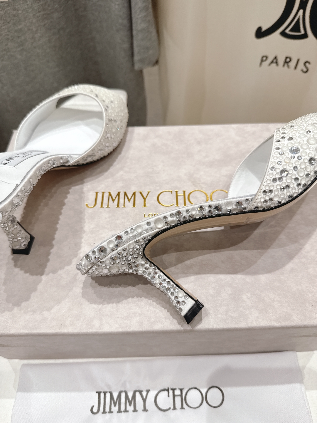 高版本出厂
  JIMMY CHOO*｜JC/吉米周2025ss春夏新款简约烫钻高跟鞋拖鞋

原版套楦，