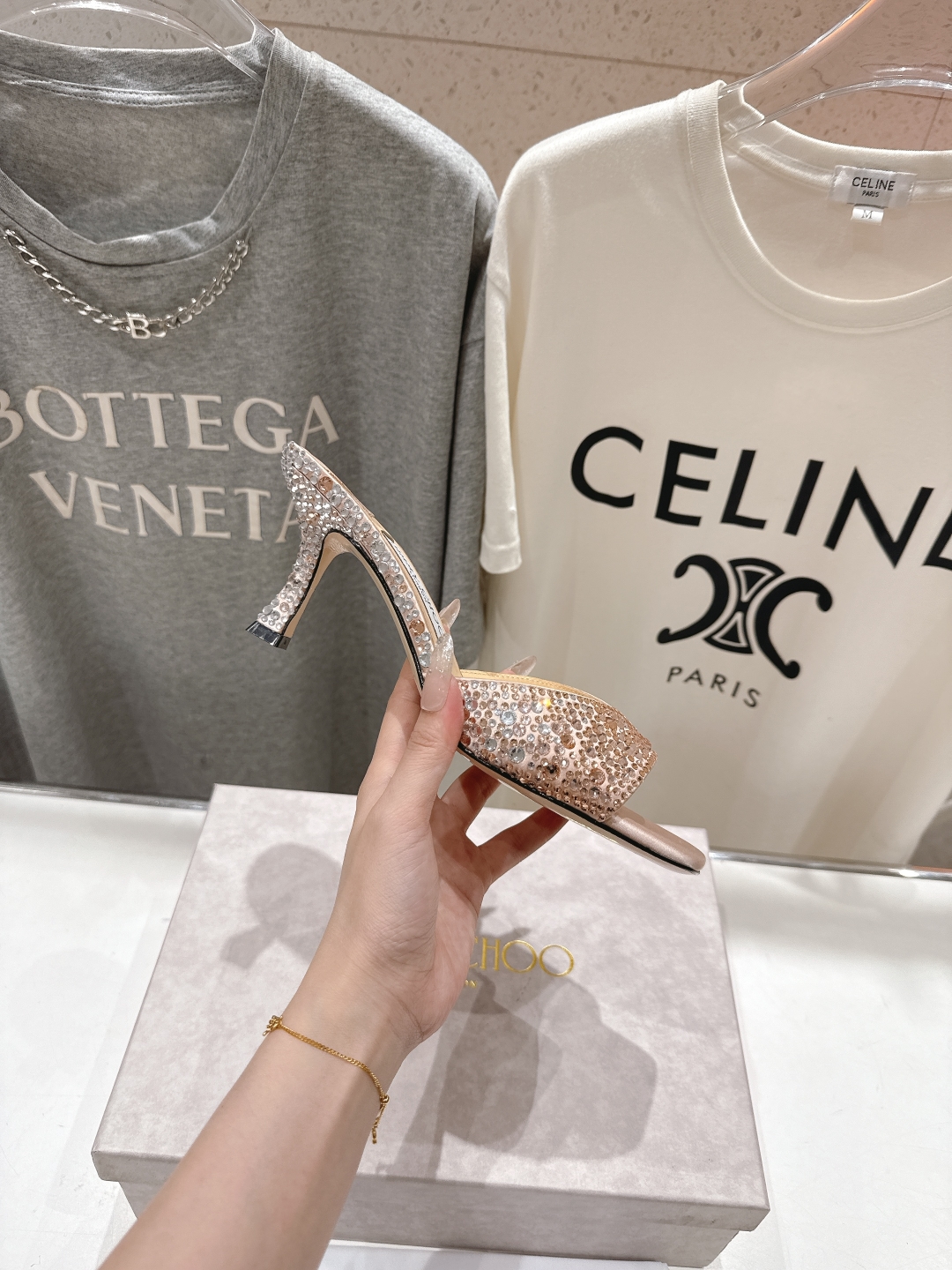 高版本出厂
  JIMMY CHOO*｜JC/吉米周2025ss春夏新款简约烫钻高跟鞋拖鞋

原版套楦，