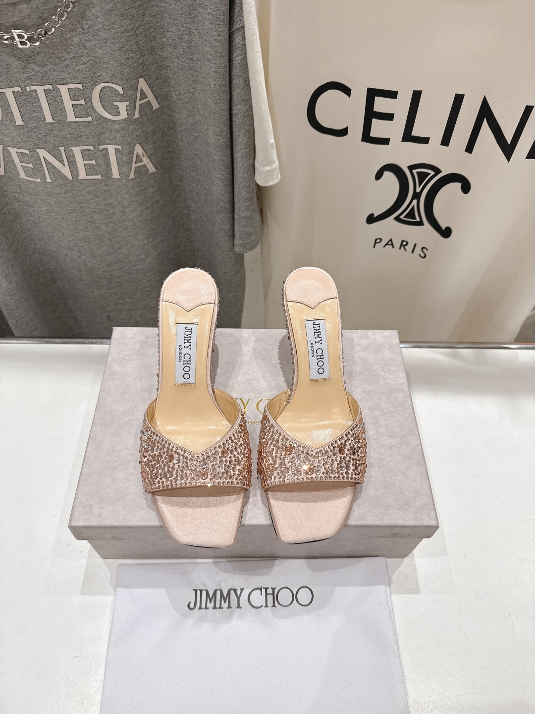 高版本出厂
  JIMMY CHOO*｜JC/吉米周2025ss春夏新款简约烫钻高跟鞋拖鞋

原版套楦，
