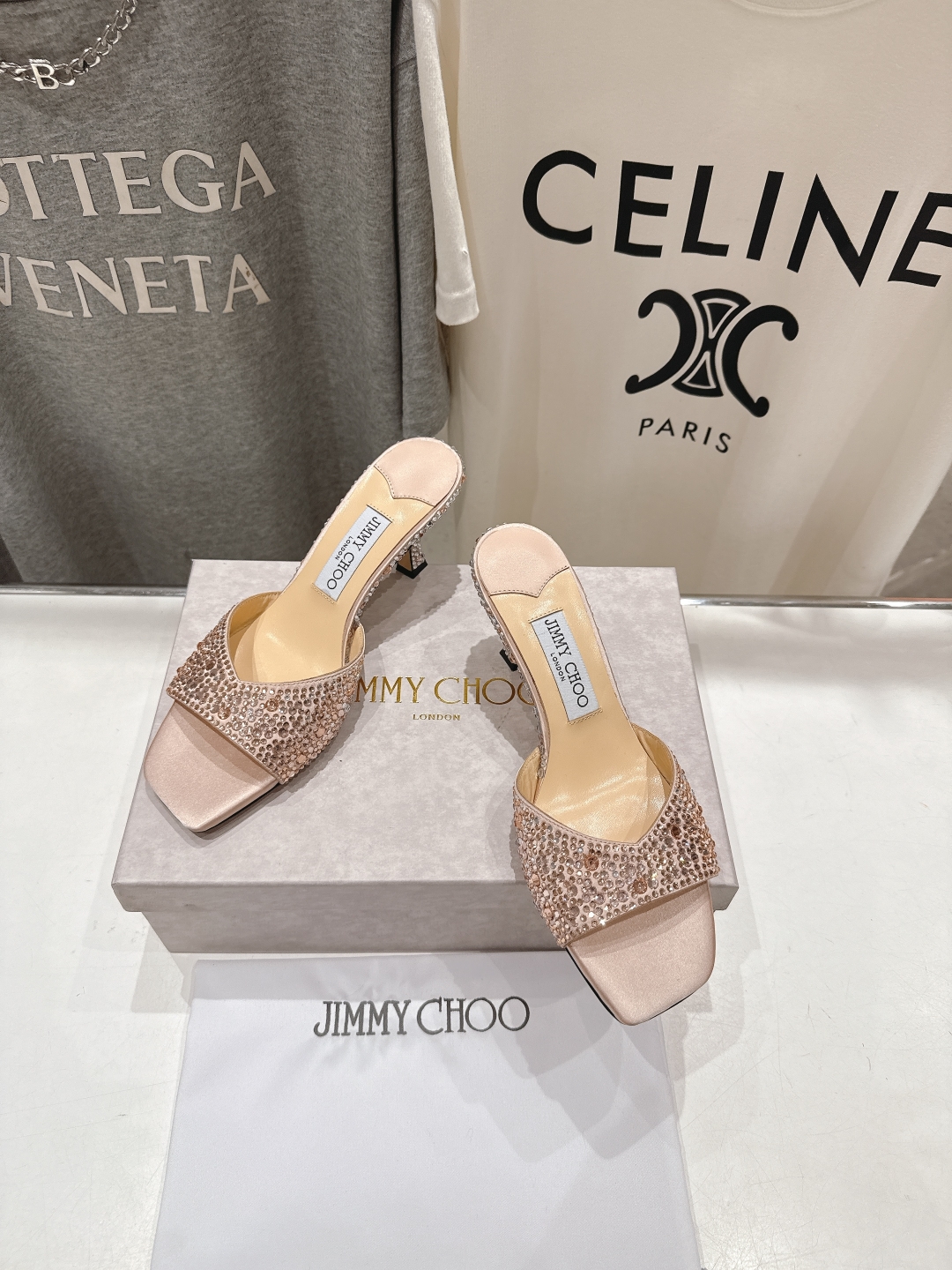 高版本出厂
  JIMMY CHOO*｜JC/吉米周2025ss春夏新款简约烫钻高跟鞋拖鞋

原版套楦，
