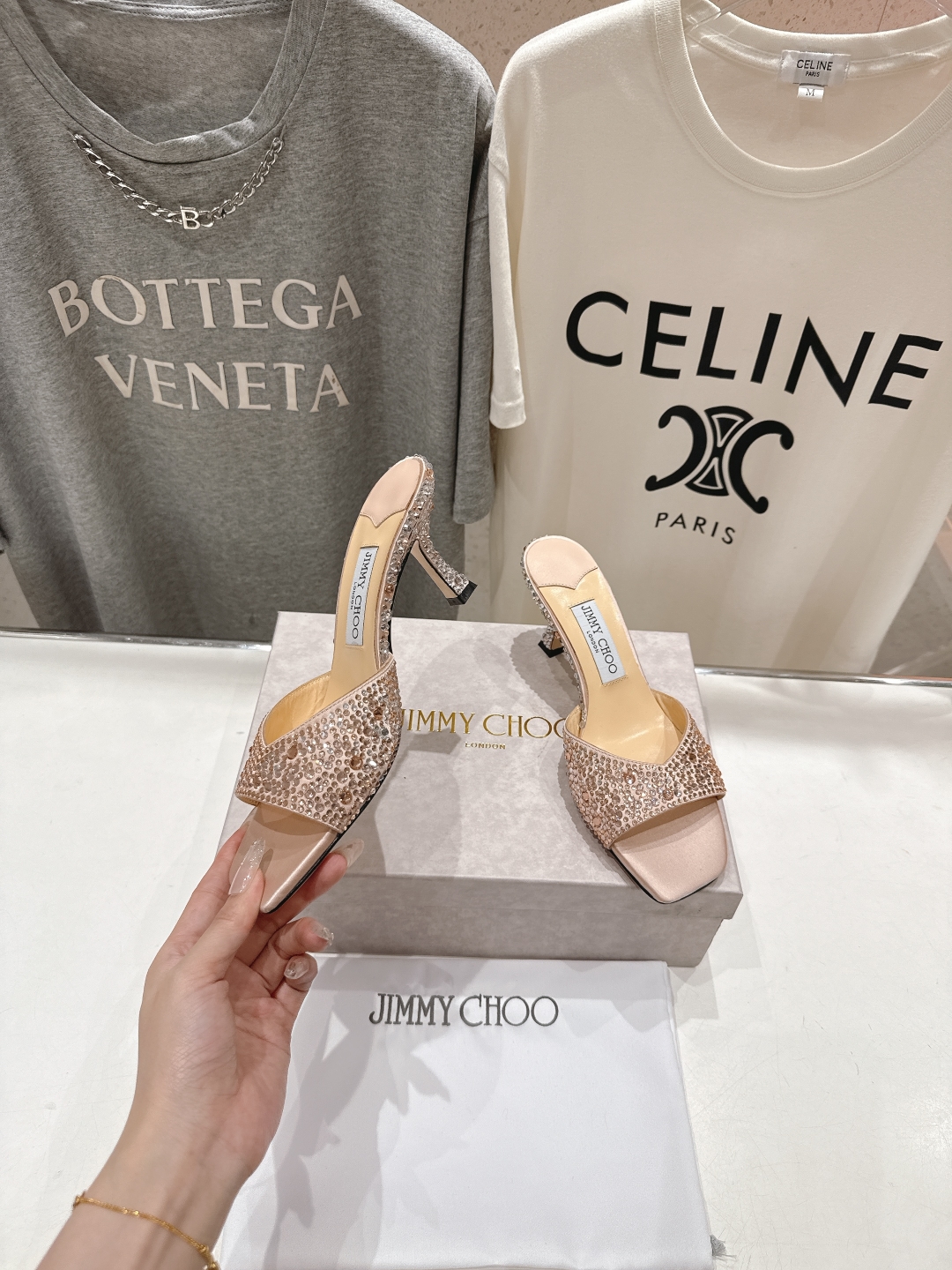 高版本出厂
  JIMMY CHOO*｜JC/吉米周2025ss春夏新款简约烫钻高跟鞋拖鞋

原版套楦，