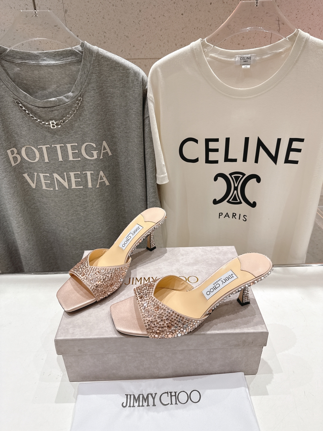 高版本出厂
  JIMMY CHOO*｜JC/吉米周2025ss春夏新款简约烫钻高跟鞋拖鞋

原版套楦，