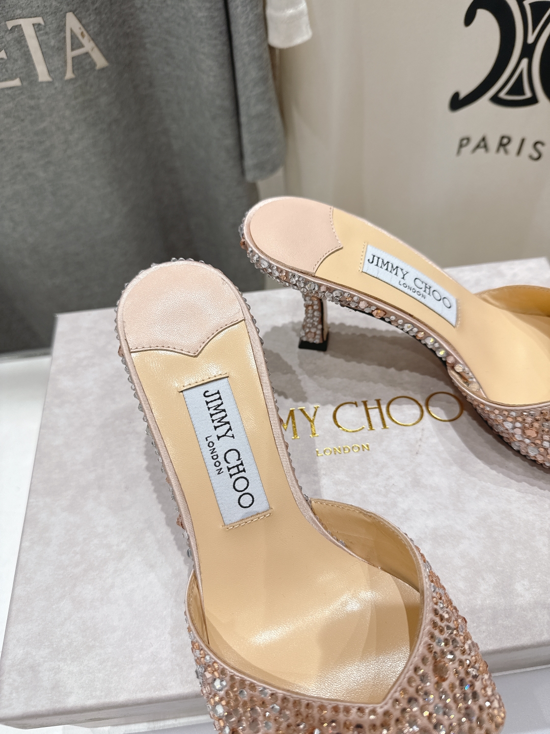 高版本出厂
  JIMMY CHOO*｜JC/吉米周2025ss春夏新款简约烫钻高跟鞋拖鞋

原版套楦，