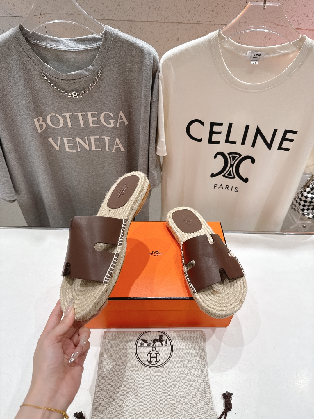 高版本出厂  只有男款
  HERMES*✈️爱马仕H家2025ss最新升级版男款H拖鞋
🇮🇹度假旅游必
