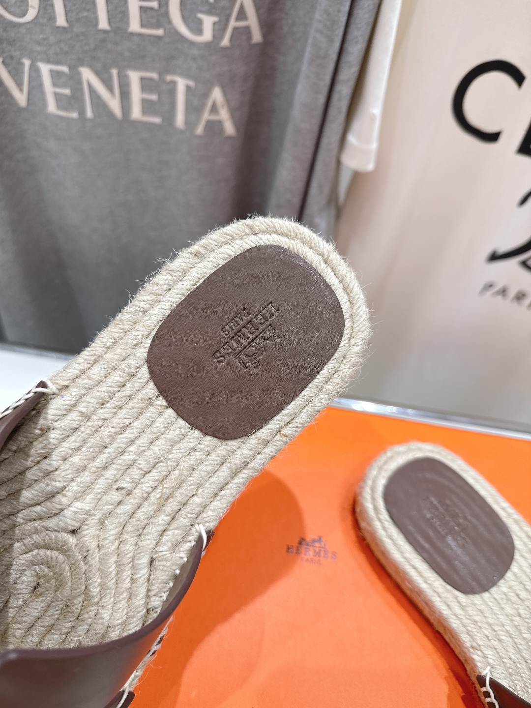 高版本出厂  只有男款
  HERMES*✈️爱马仕H家2025ss最新升级版男款H拖鞋
🇮🇹度假旅游必