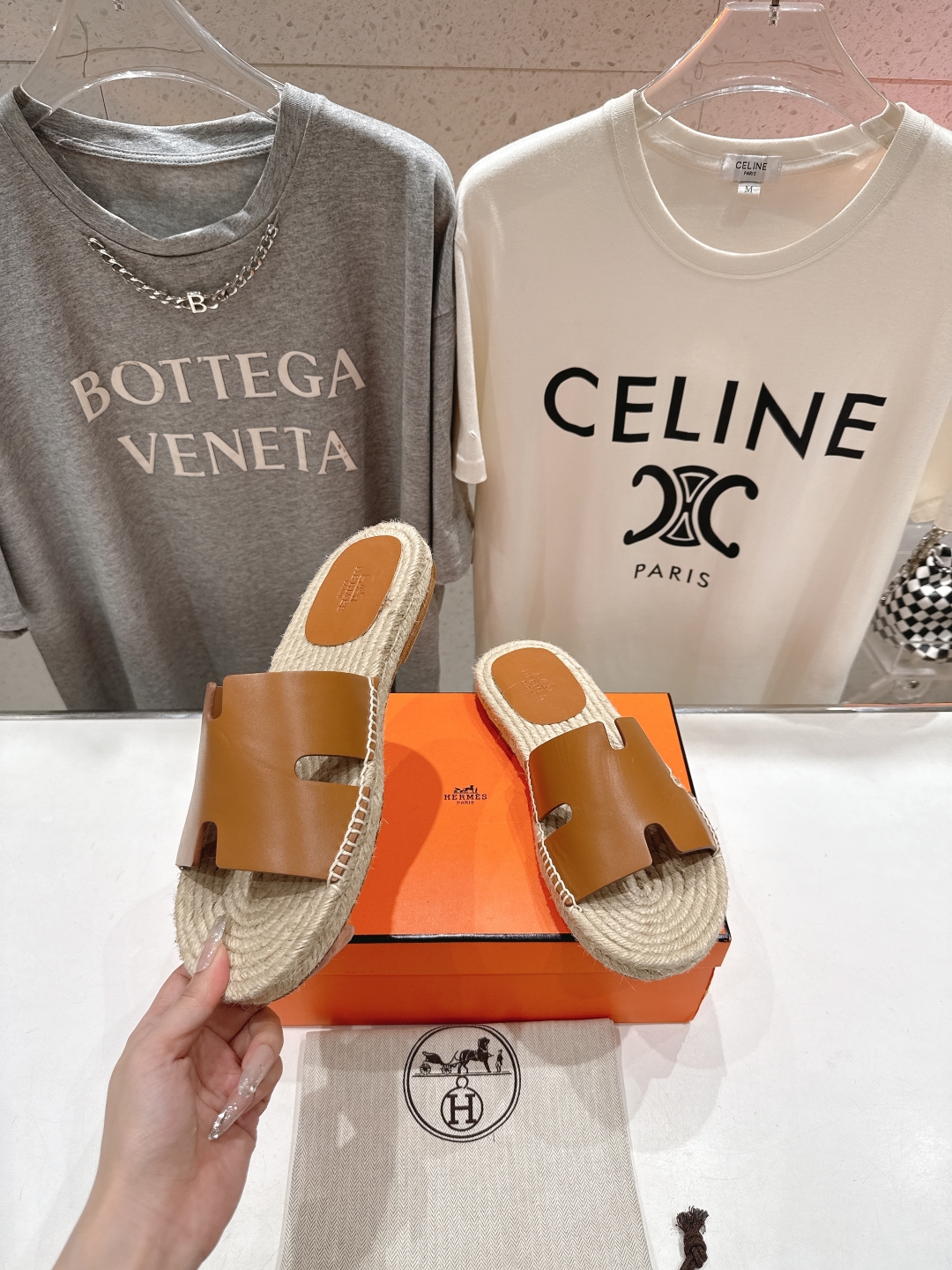 高版本出厂  只有男款
  HERMES*✈️爱马仕H家2025ss最新升级版男款H拖鞋
🇮🇹度假旅游必