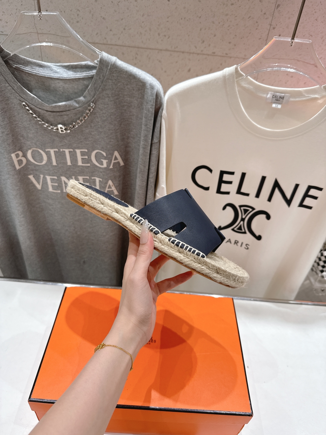 高版本出厂  只有男款
  HERMES*✈️爱马仕H家2025ss最新升级版男款H拖鞋
🇮🇹度假旅游必