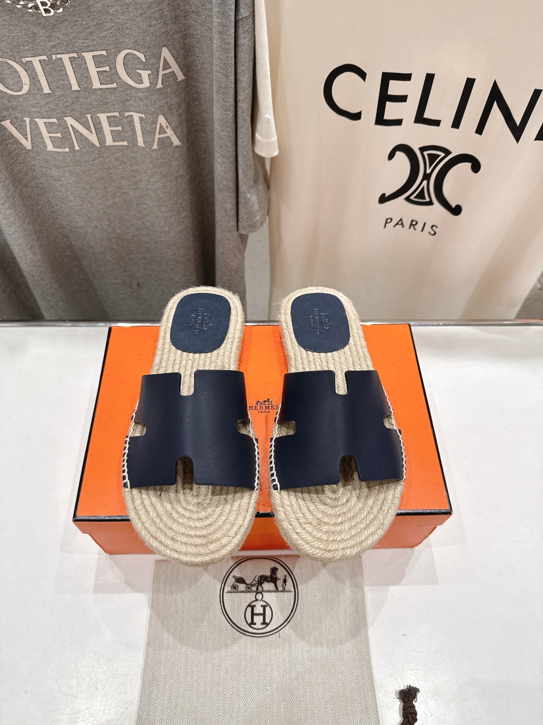 高版本出厂  只有男款
  HERMES*✈️爱马仕H家2025ss最新升级版男款H拖鞋
🇮🇹度假旅游必