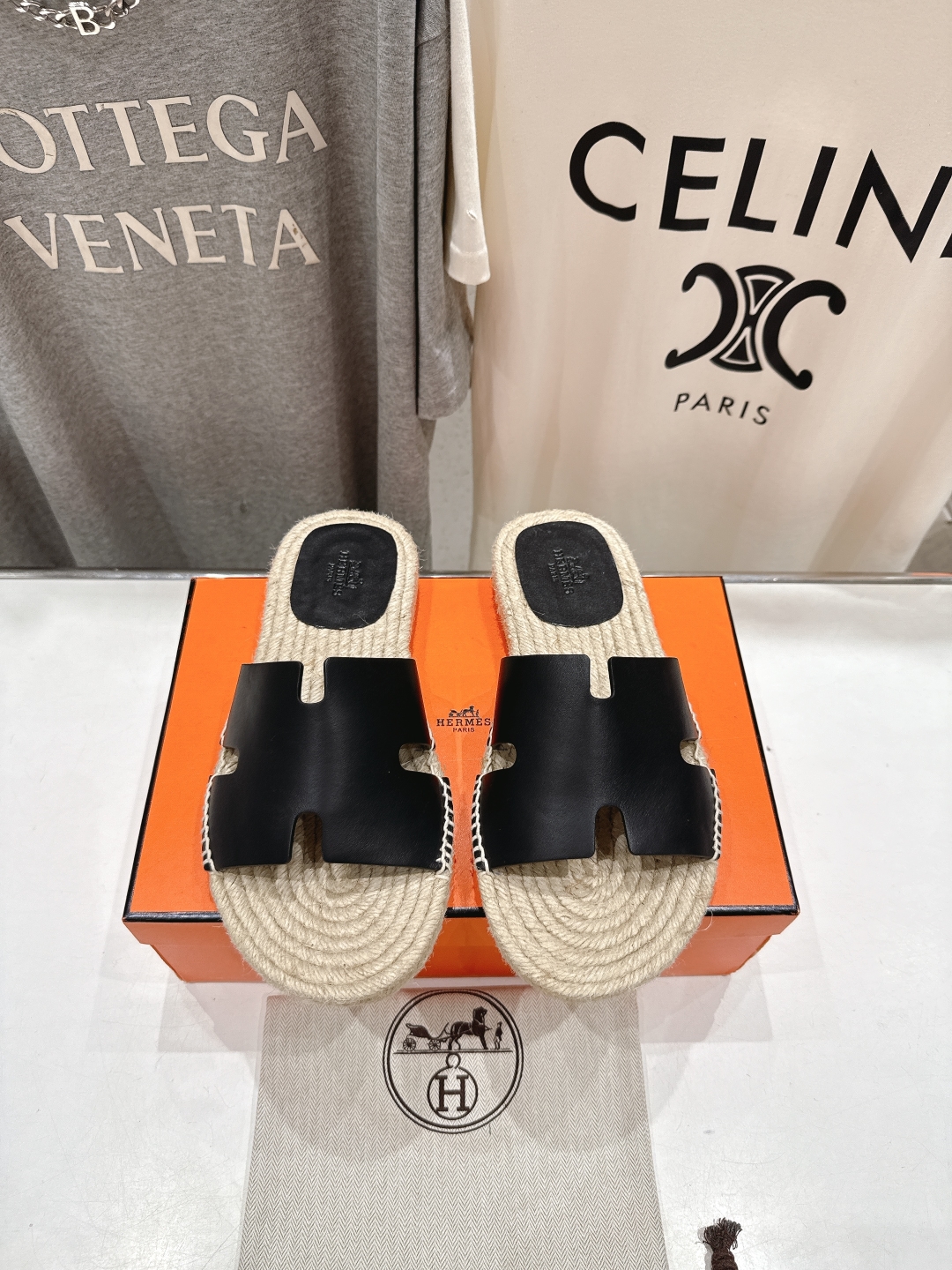 高版本出厂  只有男款
  HERMES*✈️爱马仕H家2025ss最新升级版男款H拖鞋
🇮🇹度假旅游必