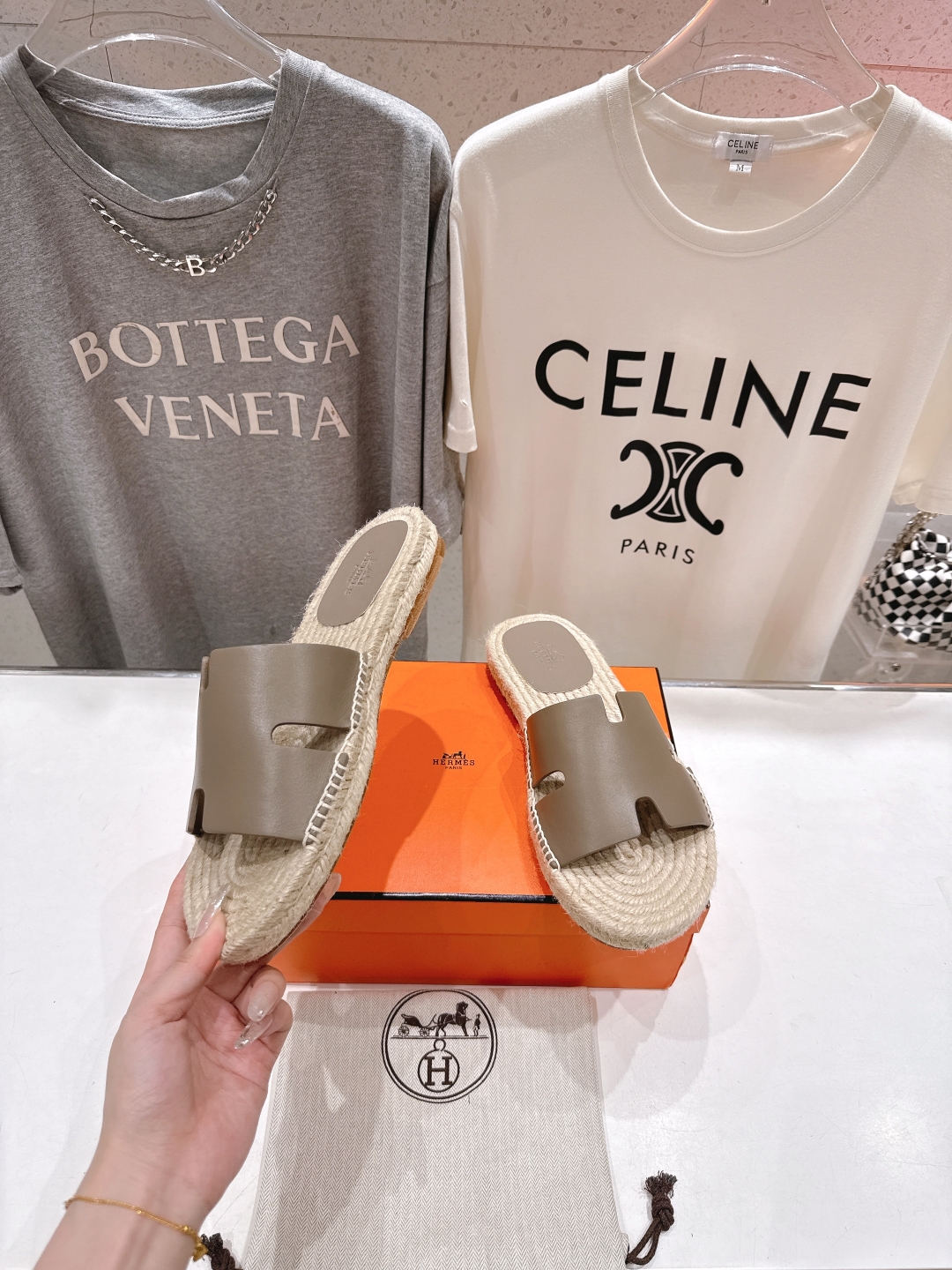 高版本出厂  只有男款
  HERMES*✈️爱马仕H家2025ss最新升级版男款H拖鞋
🇮🇹度假旅游必