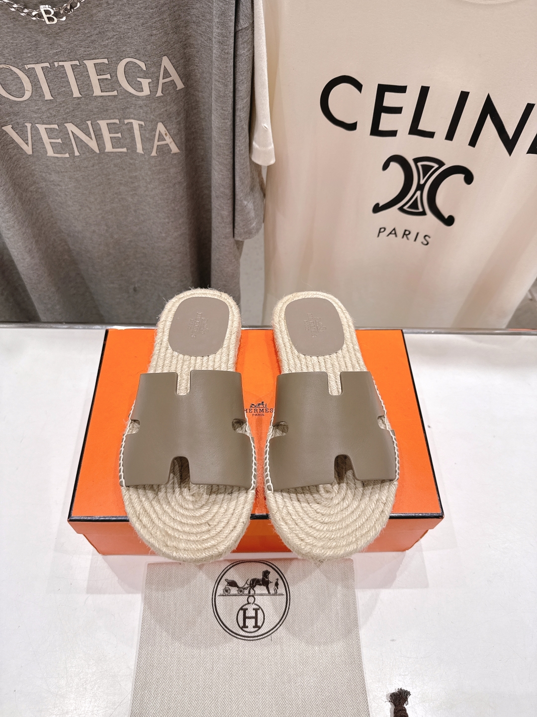 高版本出厂  只有男款
  HERMES*✈️爱马仕H家2025ss最新升级版男款H拖鞋
🇮🇹度假旅游必
