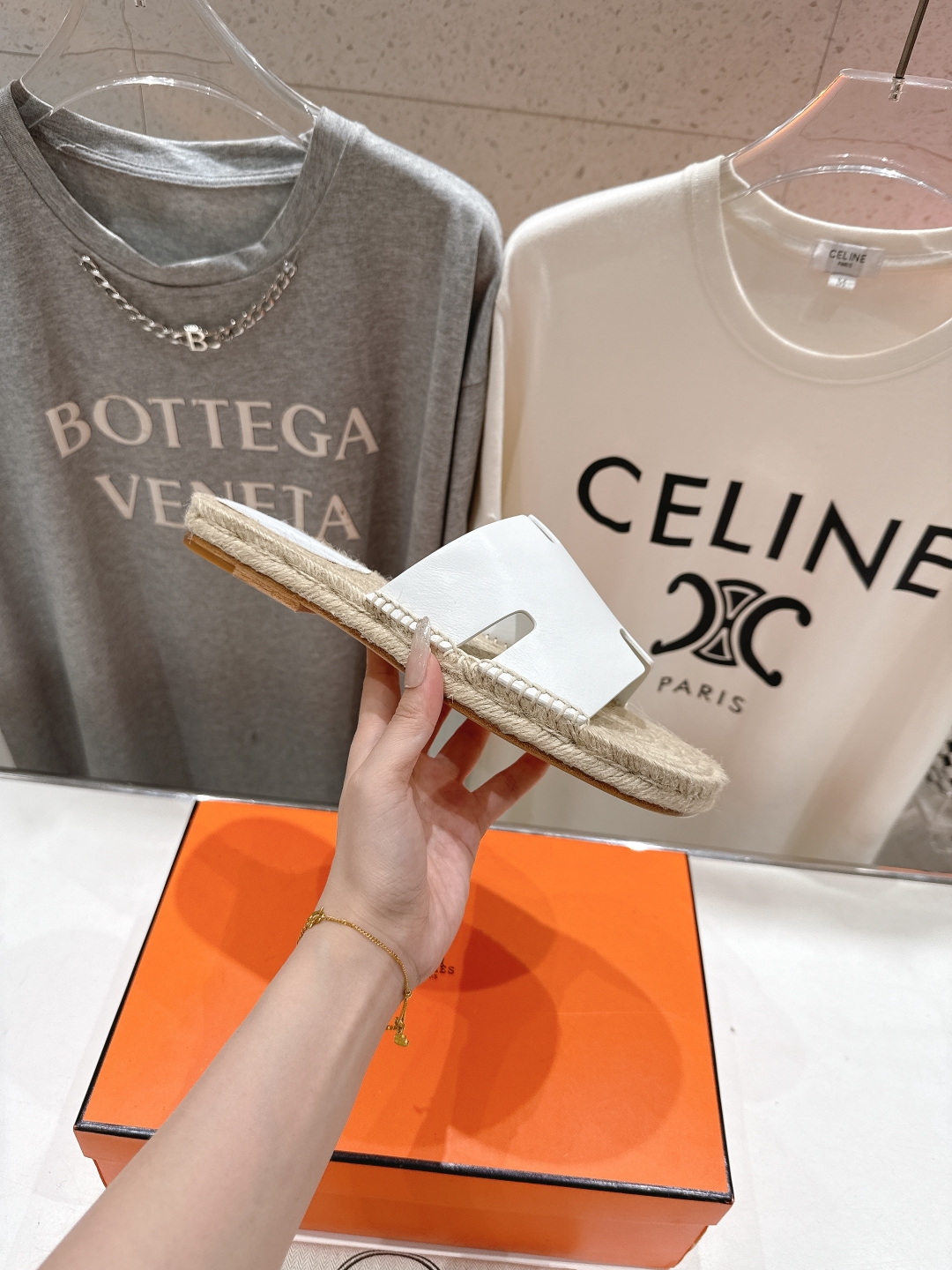 高版本出厂  只有男款
  HERMES*✈️爱马仕H家2025ss最新升级版男款H拖鞋
🇮🇹度假旅游必