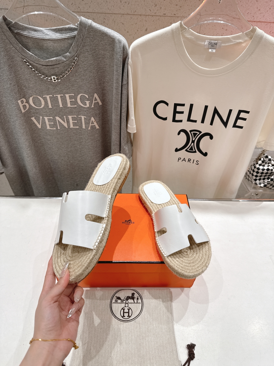 高版本出厂  只有男款
  HERMES*✈️爱马仕H家2025ss最新升级版男款H拖鞋
🇮🇹度假旅游必