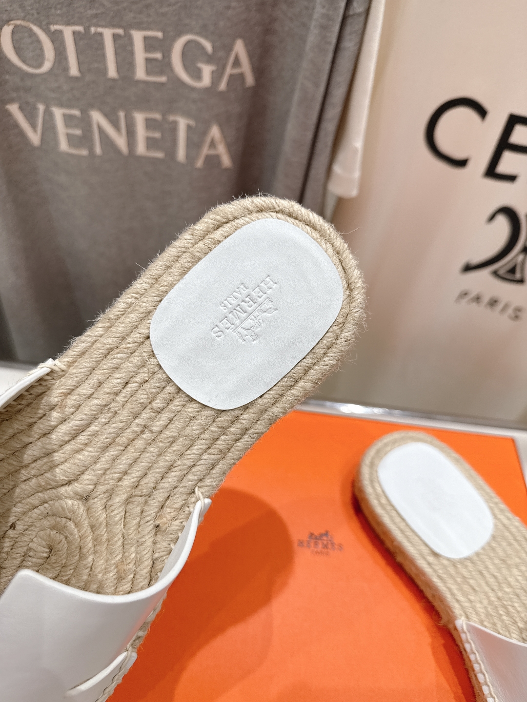 高版本出厂  只有男款
  HERMES*✈️爱马仕H家2025ss最新升级版男款H拖鞋
🇮🇹度假旅游必