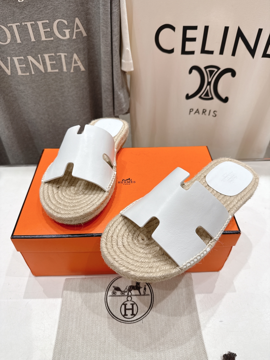 高版本出厂  只有男款
  HERMES*✈️爱马仕H家2025ss最新升级版男款H拖鞋
🇮🇹度假旅游必