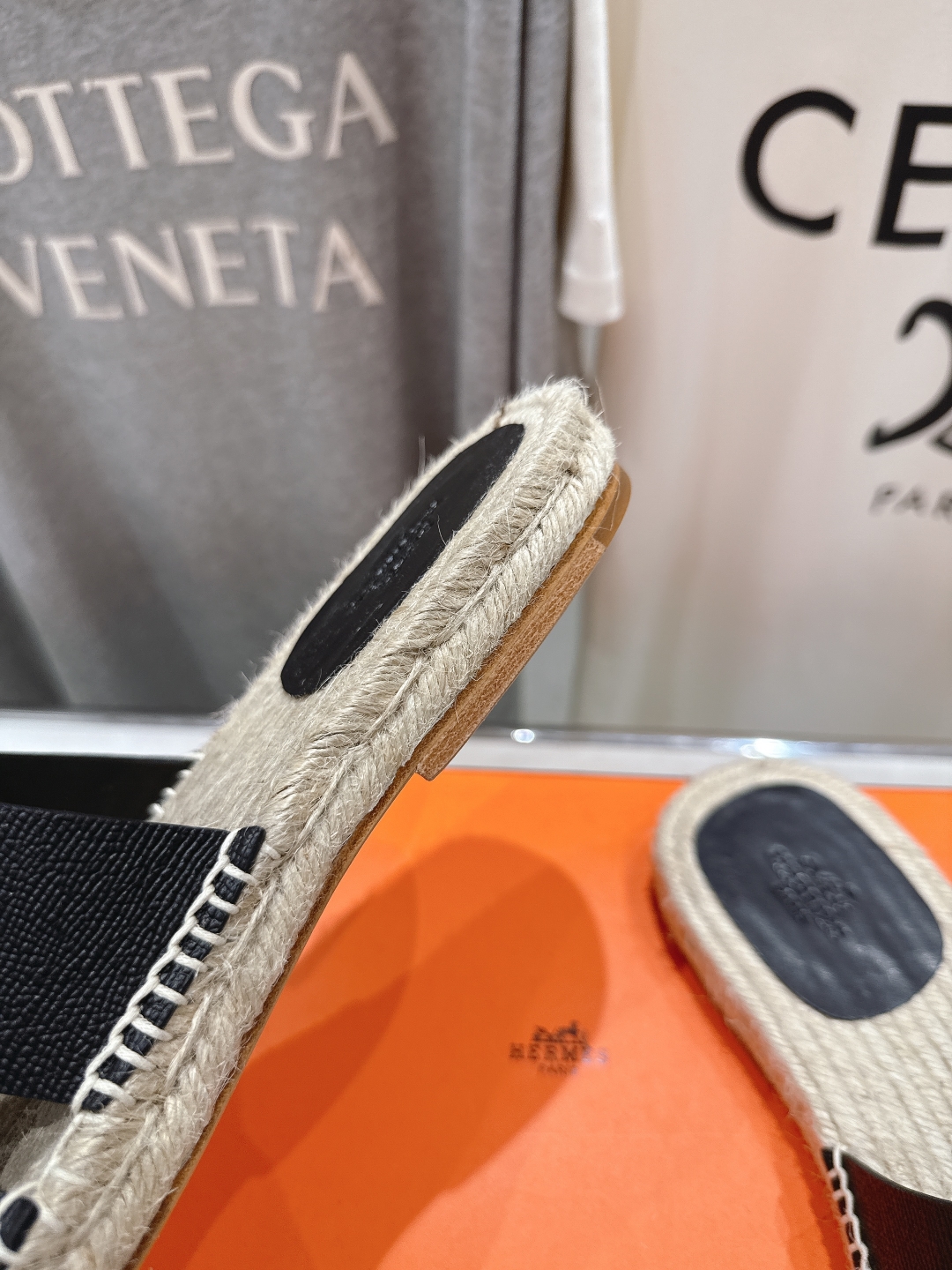 高版本出厂  只有男款
  HERMES*✈️爱马仕H家2025ss最新升级版男款H拖鞋
🇮🇹度假旅游必