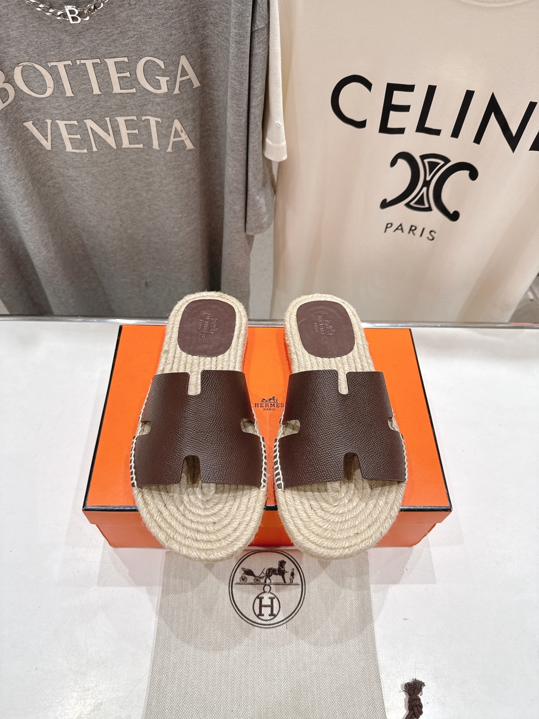 高版本出厂  只有男款
  HERMES*✈️爱马仕H家2025ss最新升级版男款H拖鞋
🇮🇹度假旅游必