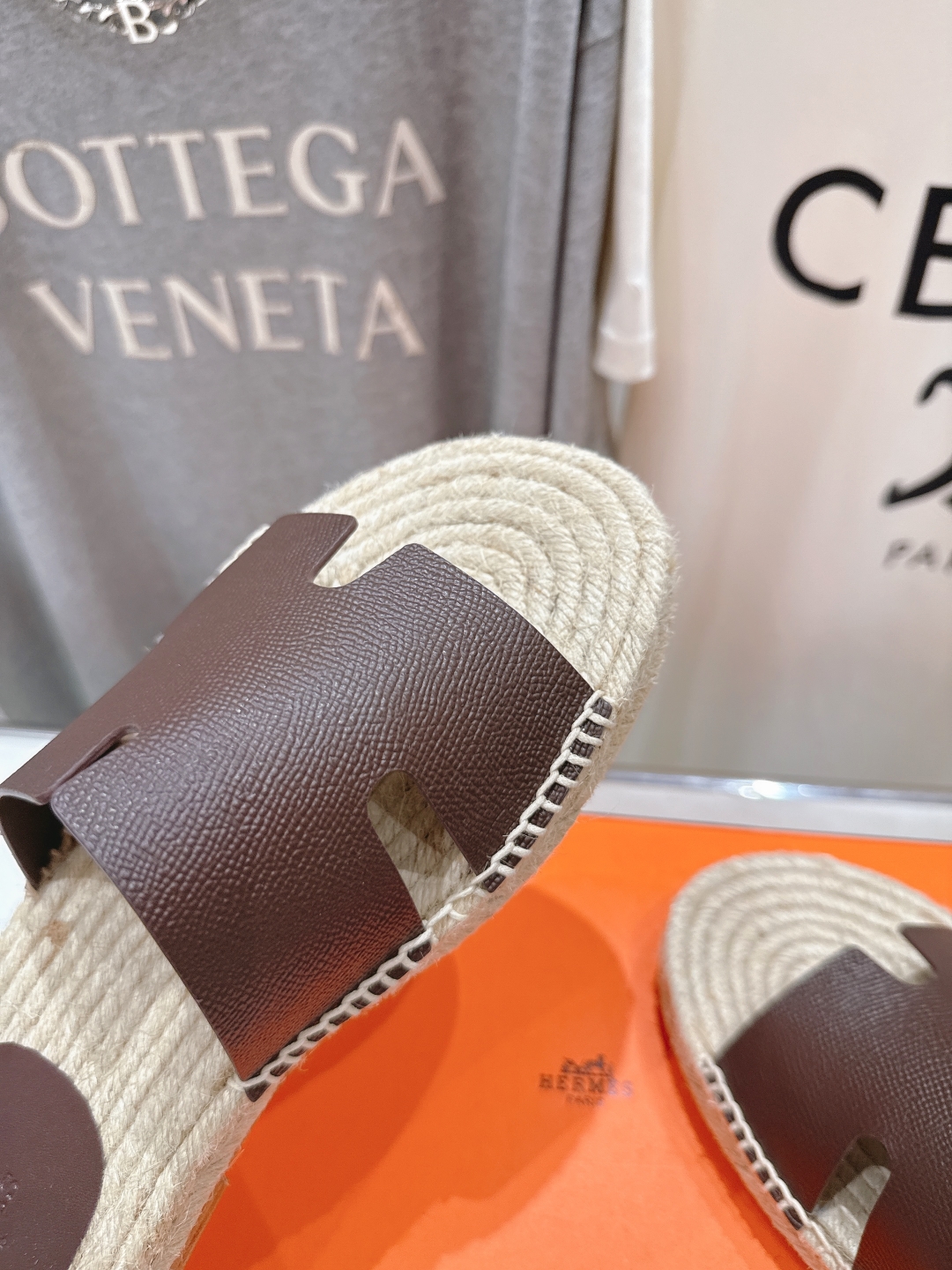 高版本出厂  只有男款
  HERMES*✈️爱马仕H家2025ss最新升级版男款H拖鞋
🇮🇹度假旅游必