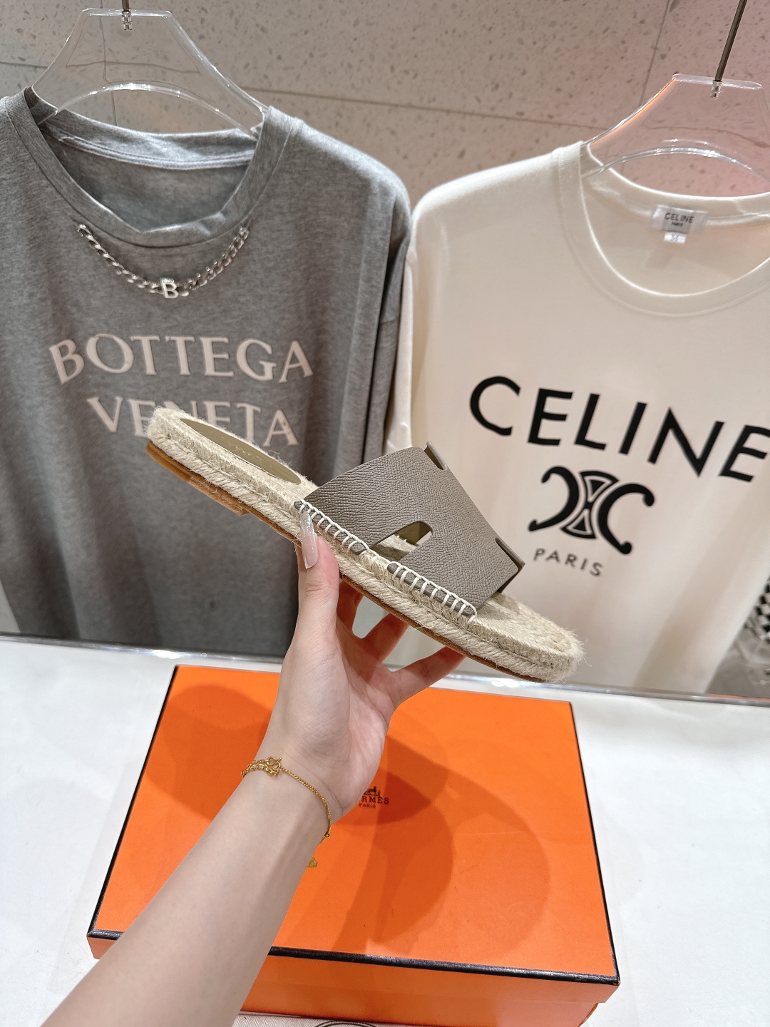 高版本出厂  只有男款
  HERMES*✈️爱马仕H家2025ss最新升级版男款H拖鞋
🇮🇹度假旅游必